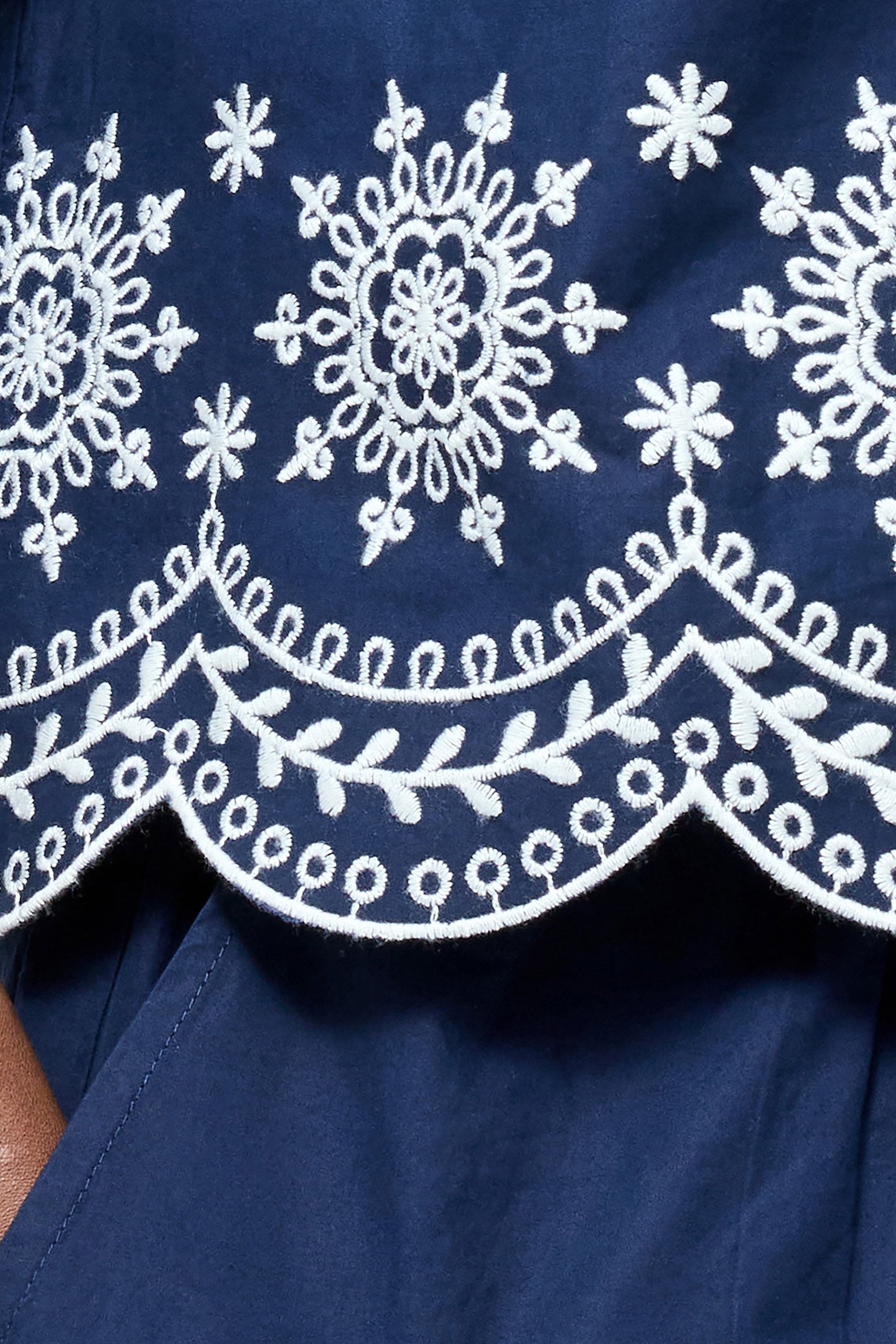 EMBROIDERED HEM POPOVER SHORT SLEEVE SHIRT MIDNIGHT/LINEN WH 4