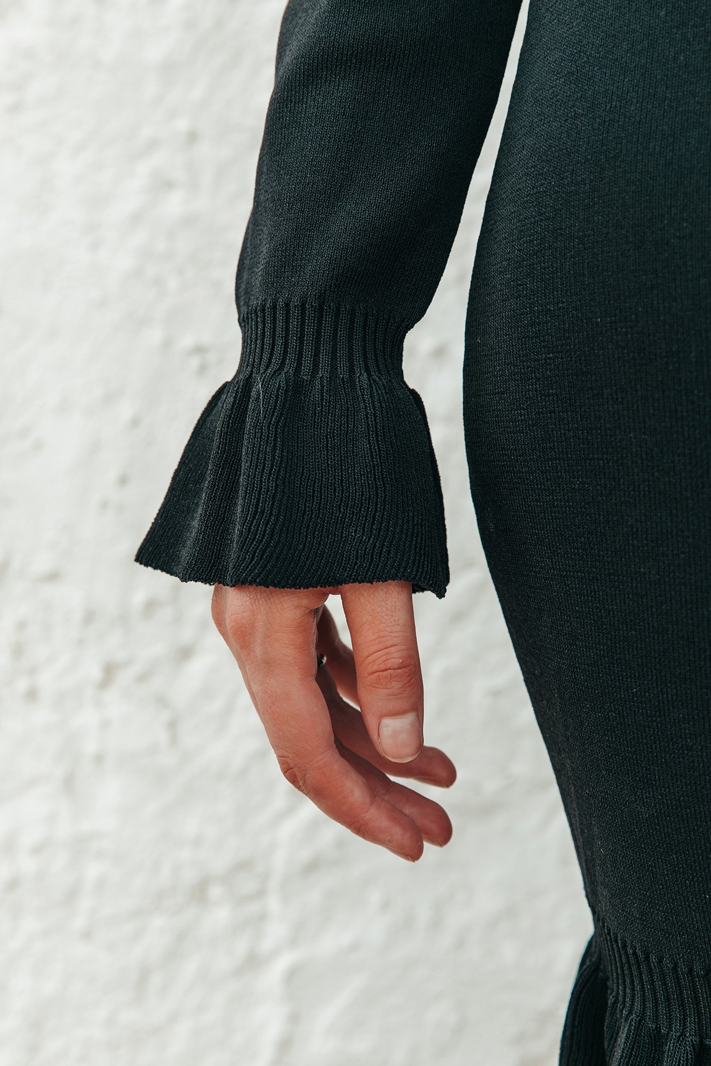 ROBIJN RUFFLE FINE KNIT DRESS LS BLACK 4