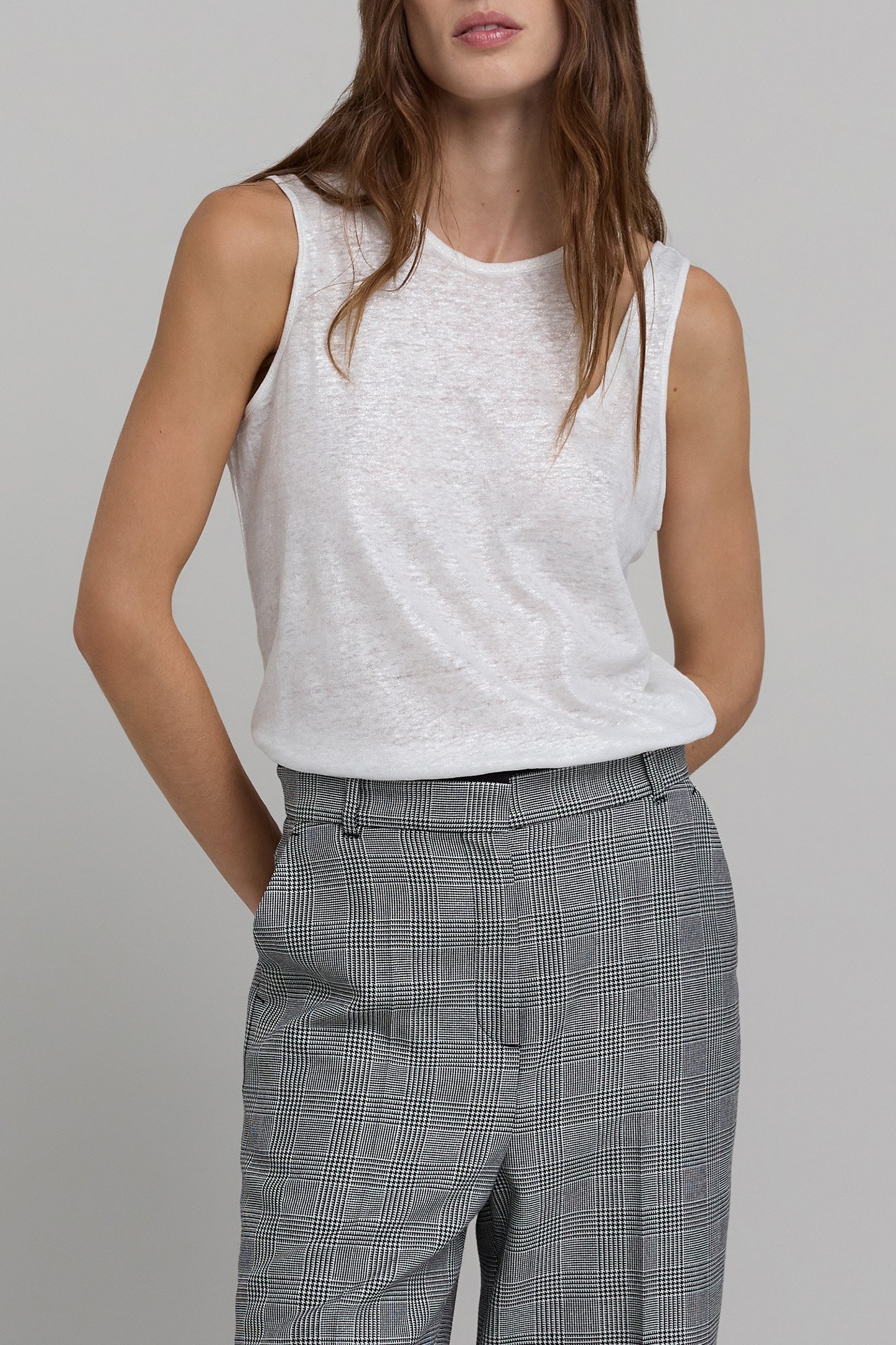 WHITE ASYMMETRICAL IRIDESCENT LINEN KNIT TEE-SHIRT 4