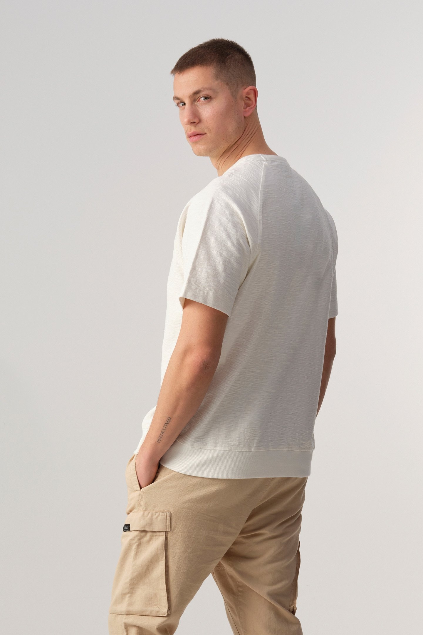 CRAIG T-SHIRT COCONUT MILK 2