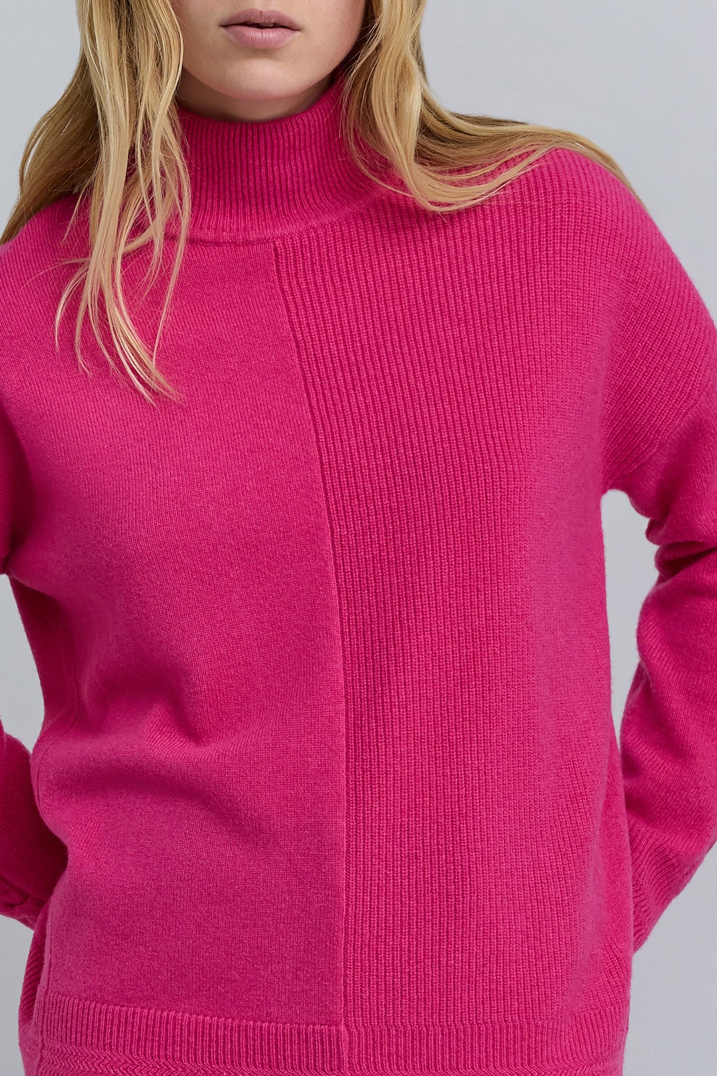 PINK KNITTED SWEATER WITH JEWELLED BUTTONS 5