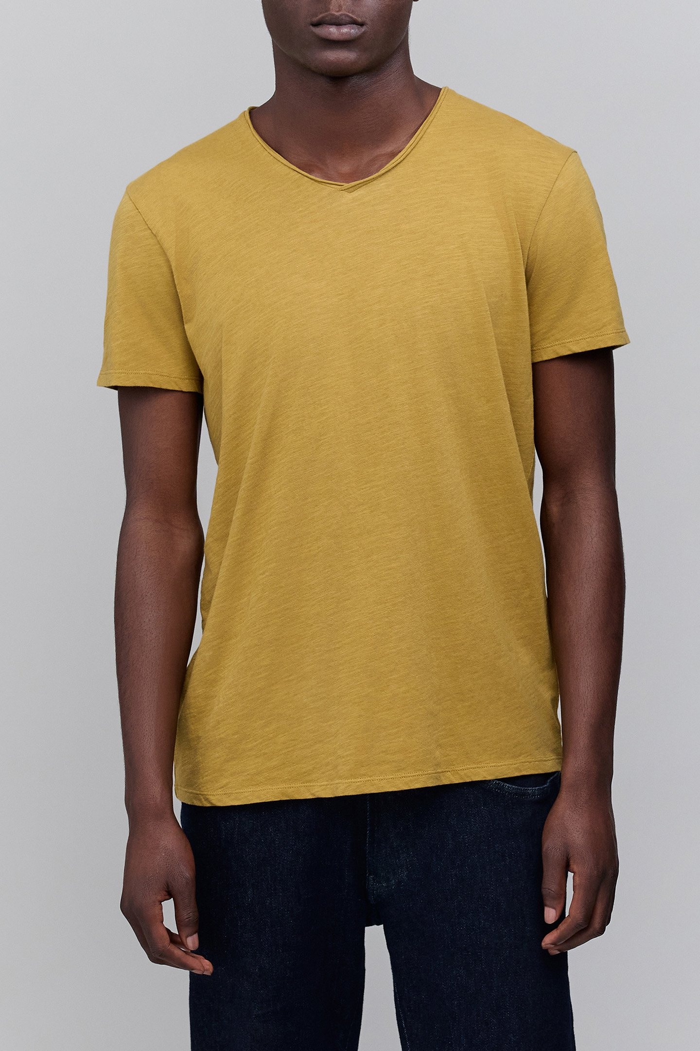 LICHEN ORGANIC COTTON ESSENTIAL V-NECK T-SHIRT 1