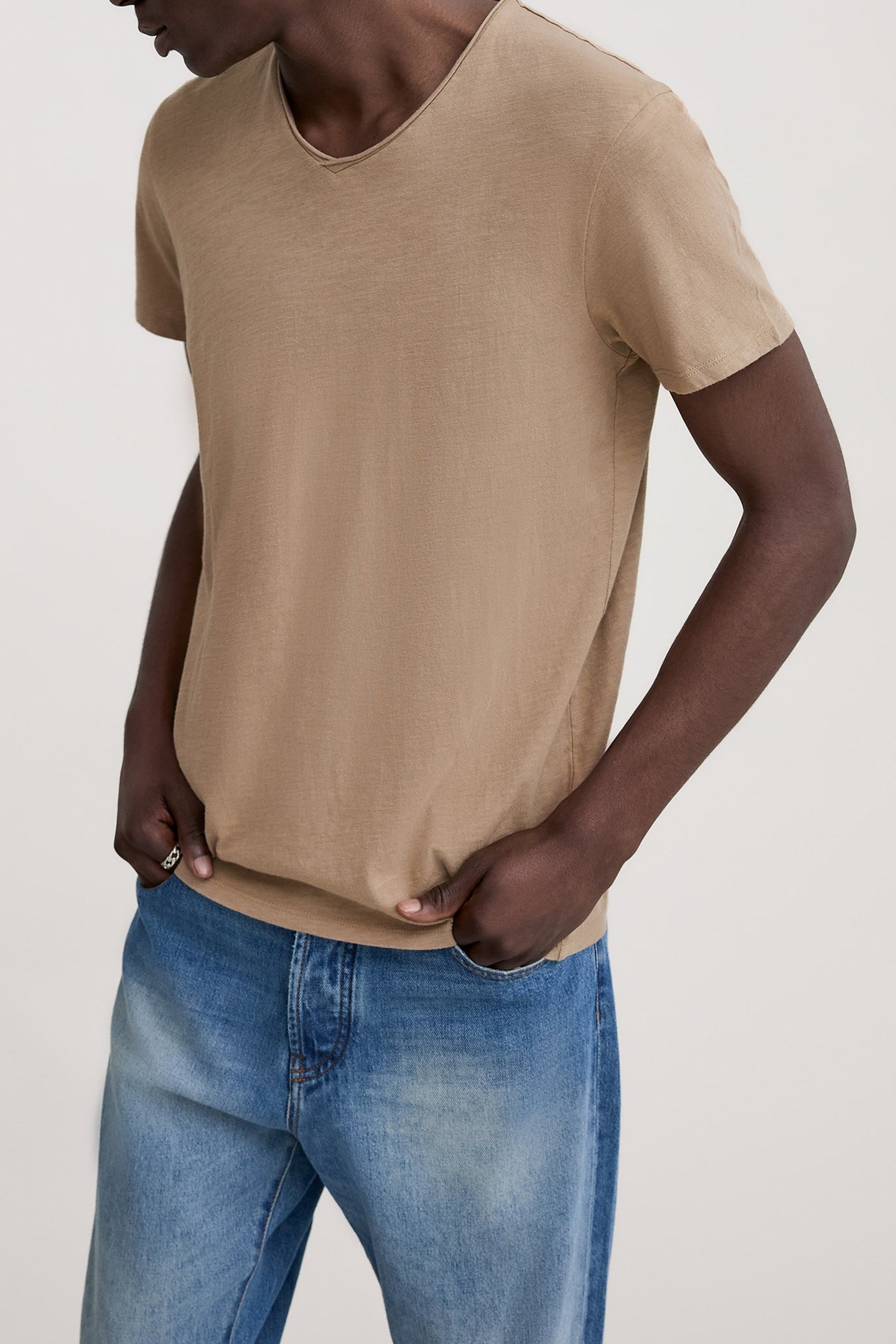 BEIGE ORGANIC COTTON ESSENTIAL V-NECK T-SHIRT 4
