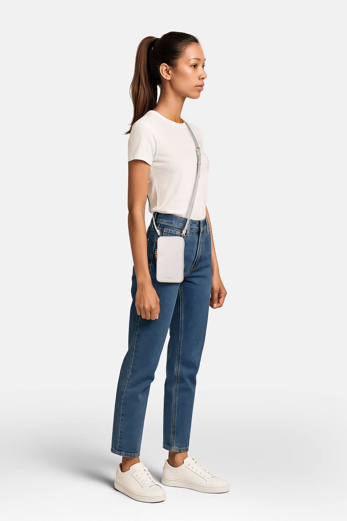 PHONE HOLDER IN LEATHER 1