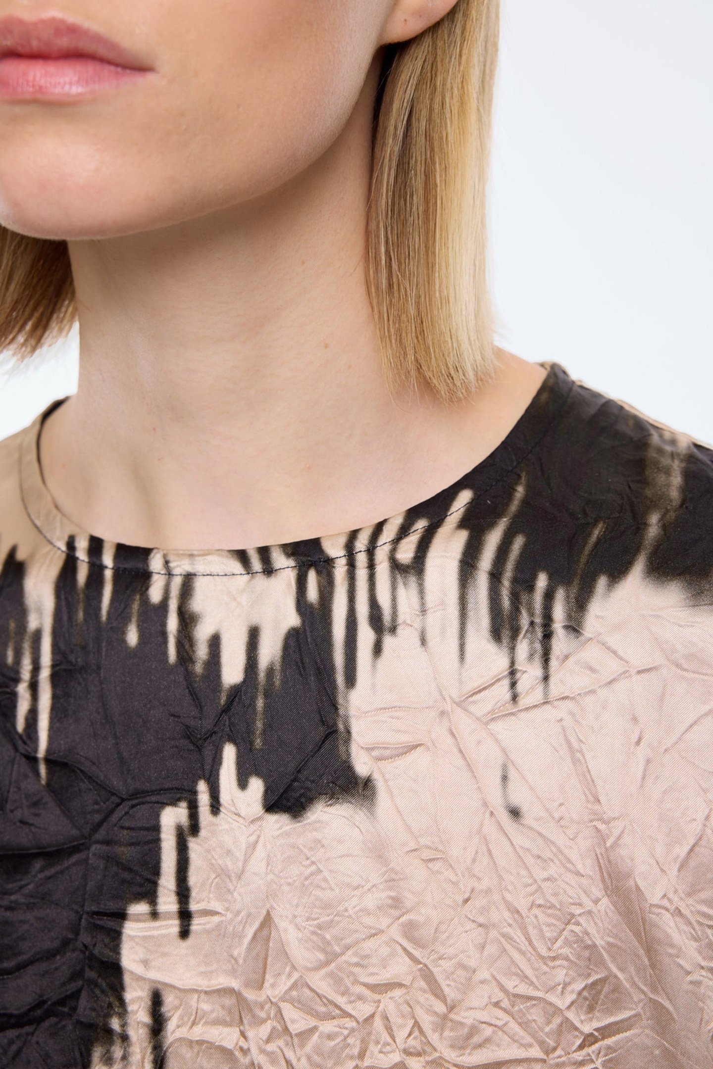 WRINKLE CHAMPAGNE TOP CHAMPAGNE/BLACK 6