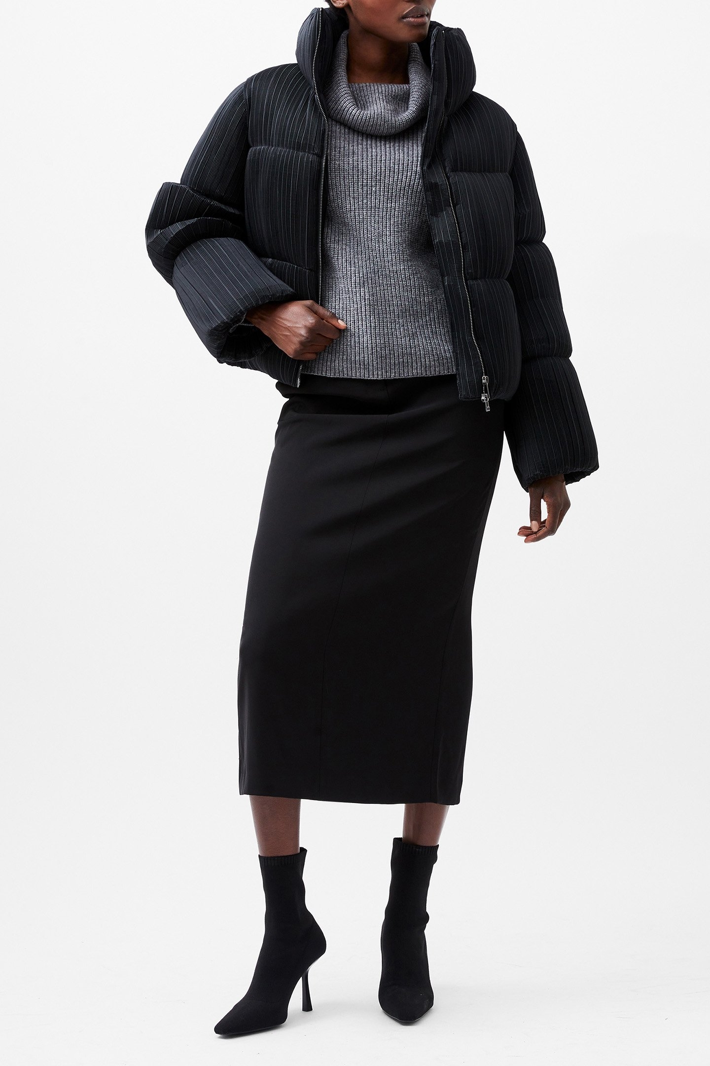 DINARA CRINKLE PUFFER BLACKOUT 1