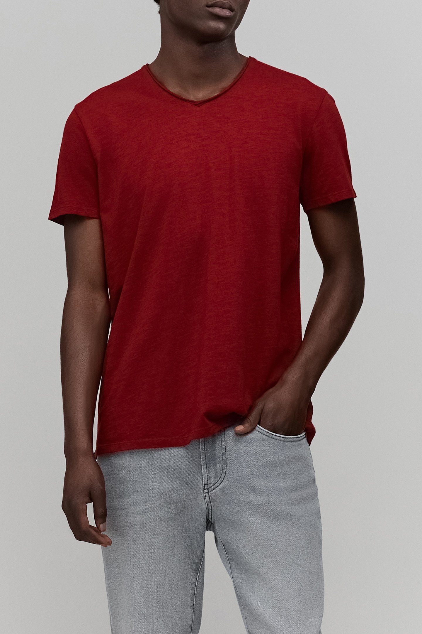 DARK RED ORGANIC COTTON ESSENTIAL V-NECK T-SHIRT 1
