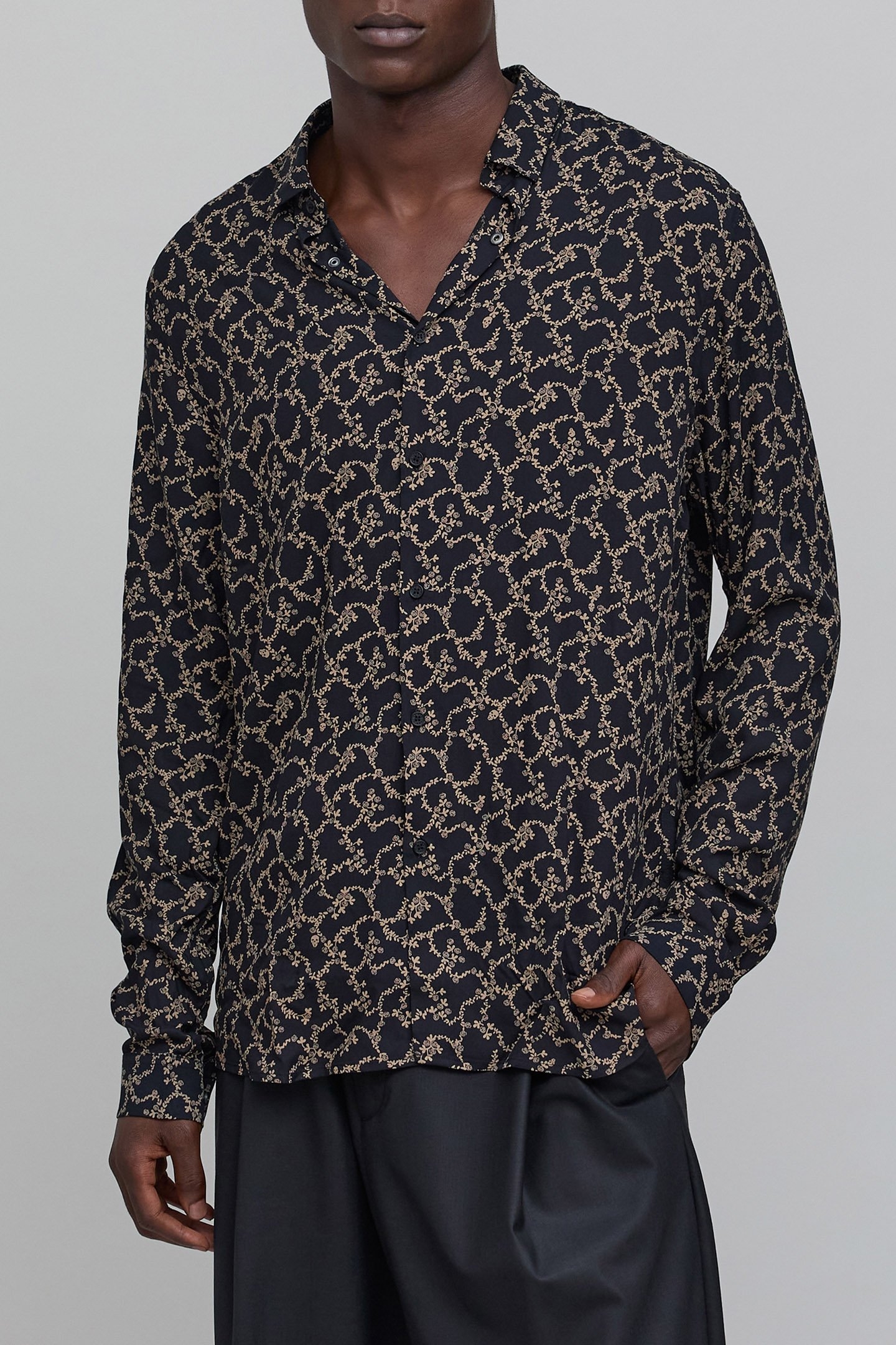 BLACK SLIM SHIRT WITH SKULL AND FLOWERS PRINT 1