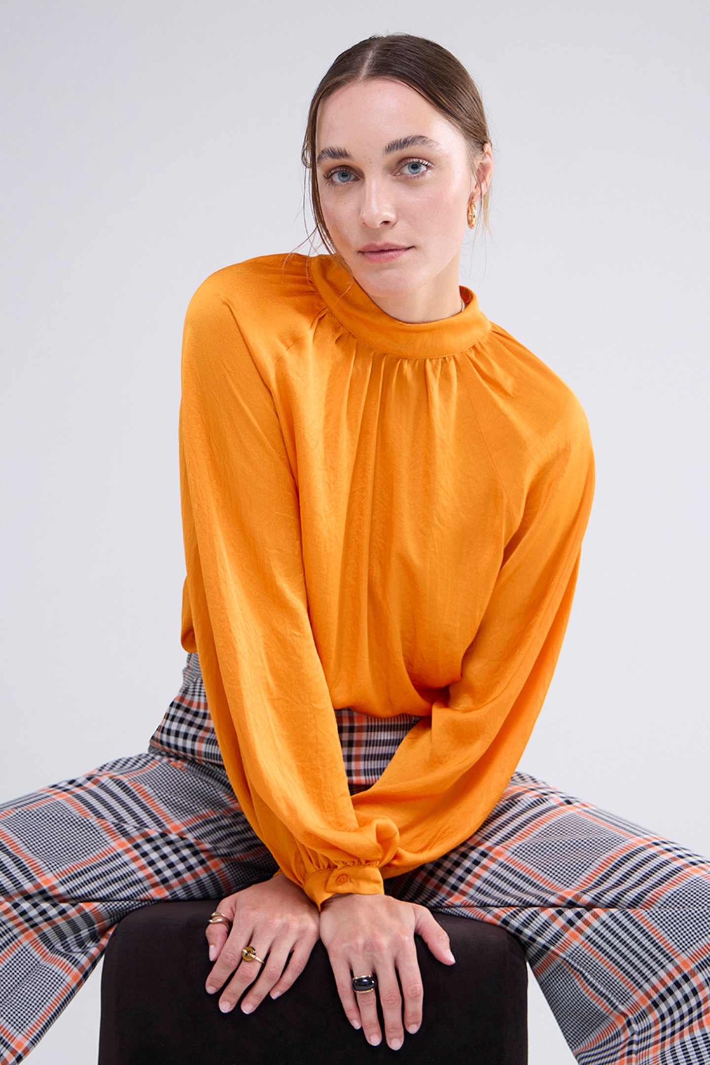 TOP HIGH NECK SILKY TOUCH REDS 3