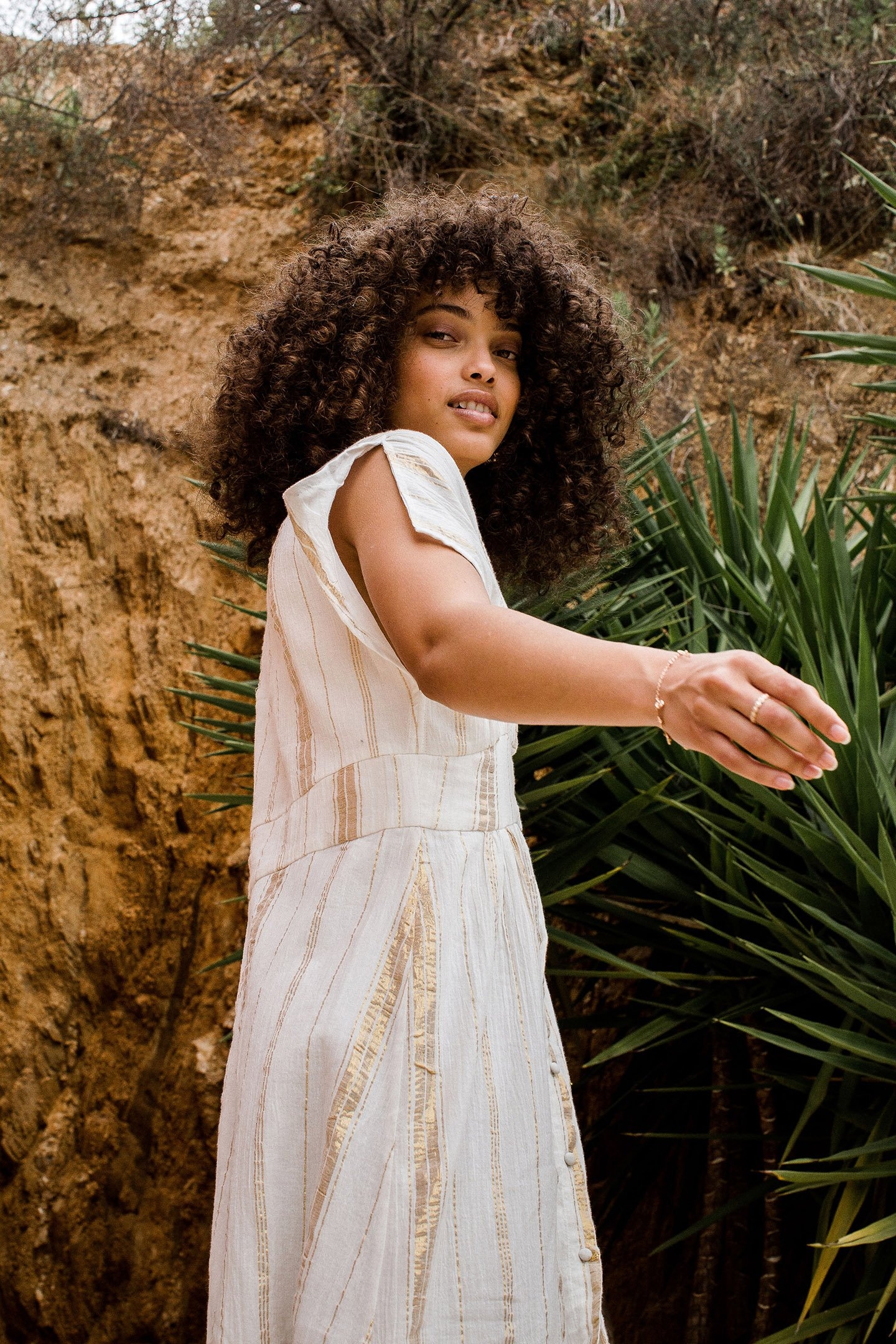 DRESS TYLIA WHITE & GOLD STRIPES 7