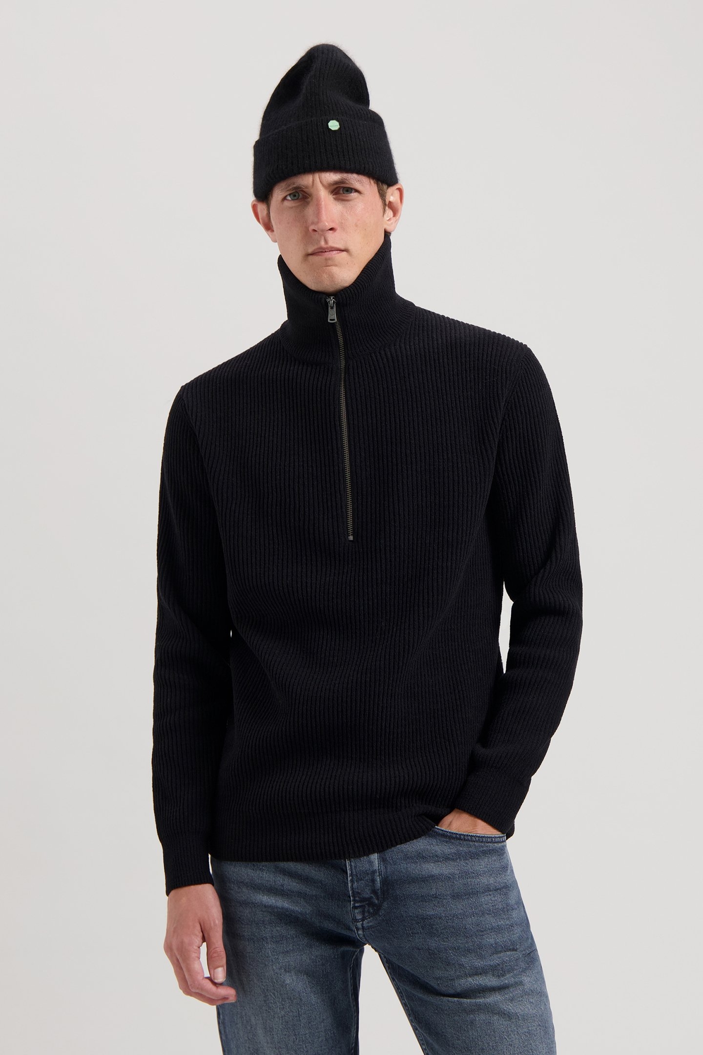 DS_JOSIAH SKIPPER BLACK 1