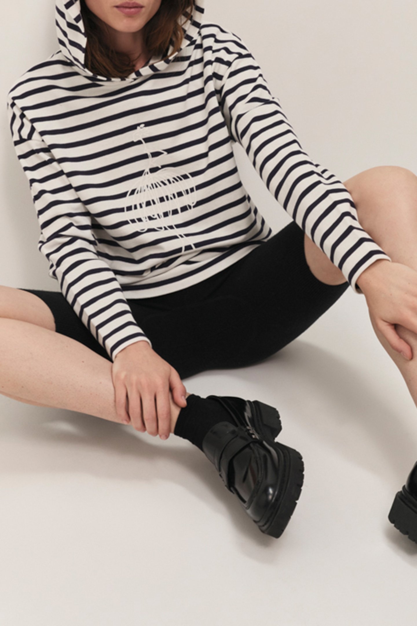 MELKI ECRU T-SHIRT WITH NAVY STRIPES AND DANCER SCREEN PRINT 3