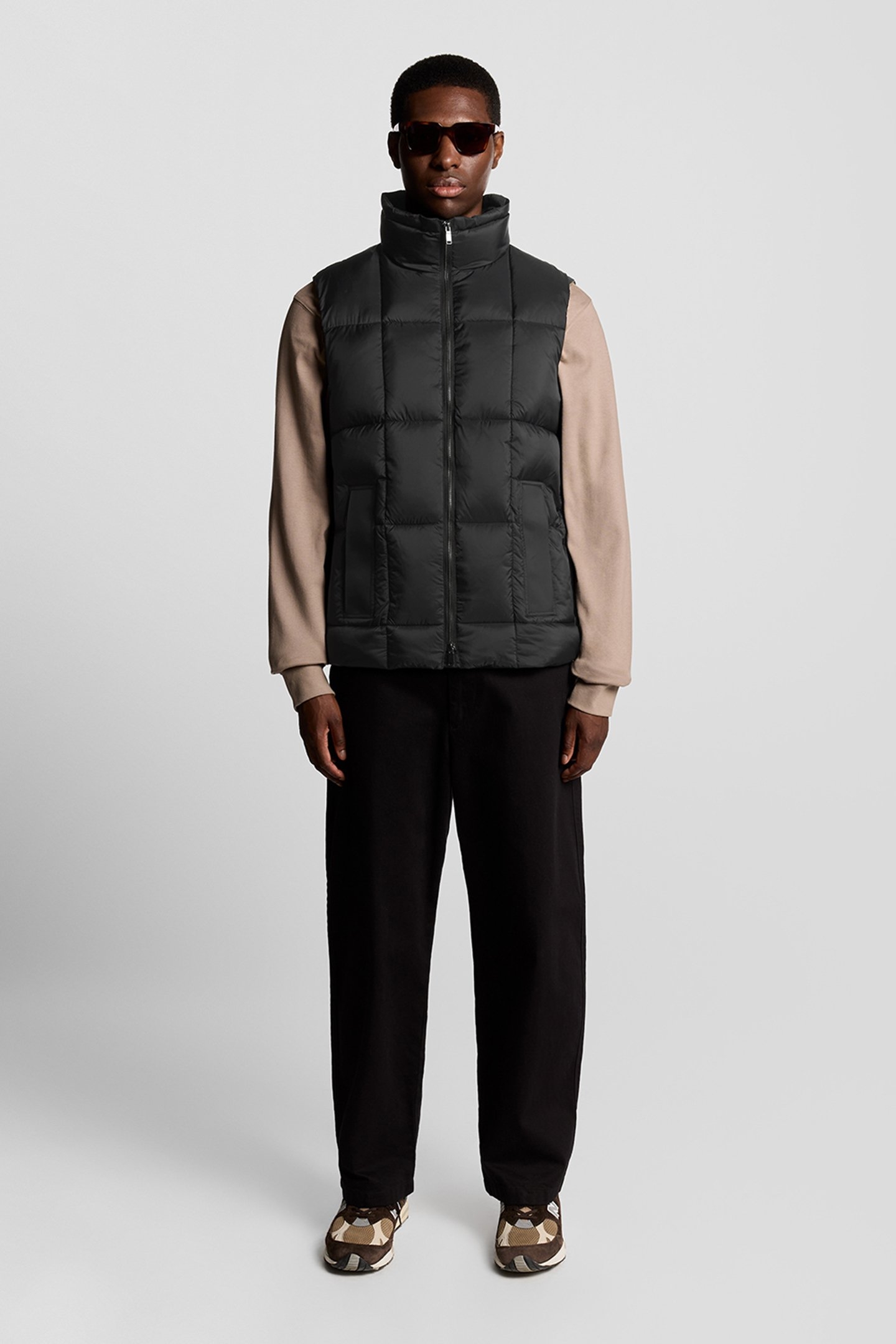 SQUARE WADDED PUFFER GILET LACQUER 3