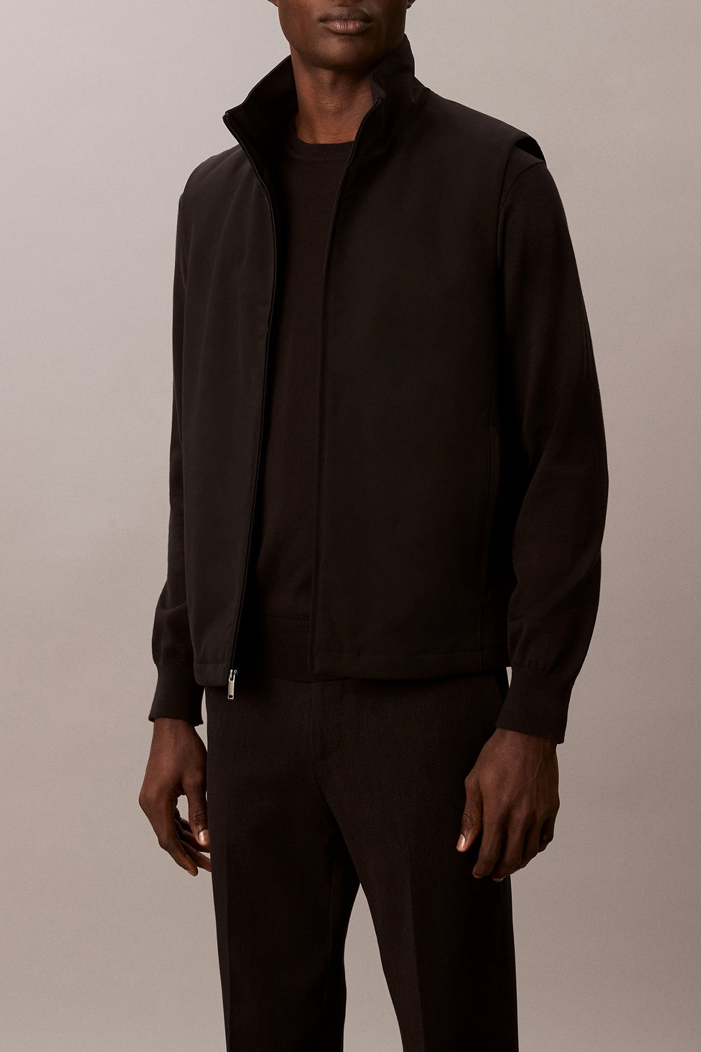 SLEEVELESS REFINED TECH JACKET BLACK 1