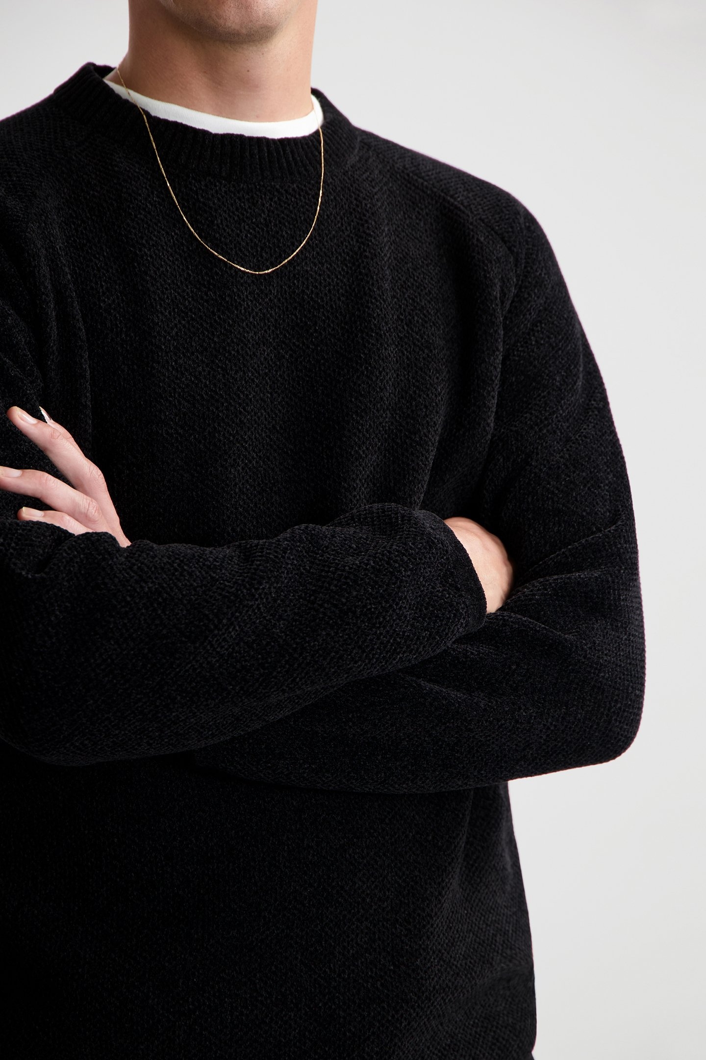 DS_CHENILLE KNIT CREWNECK BLACK 5