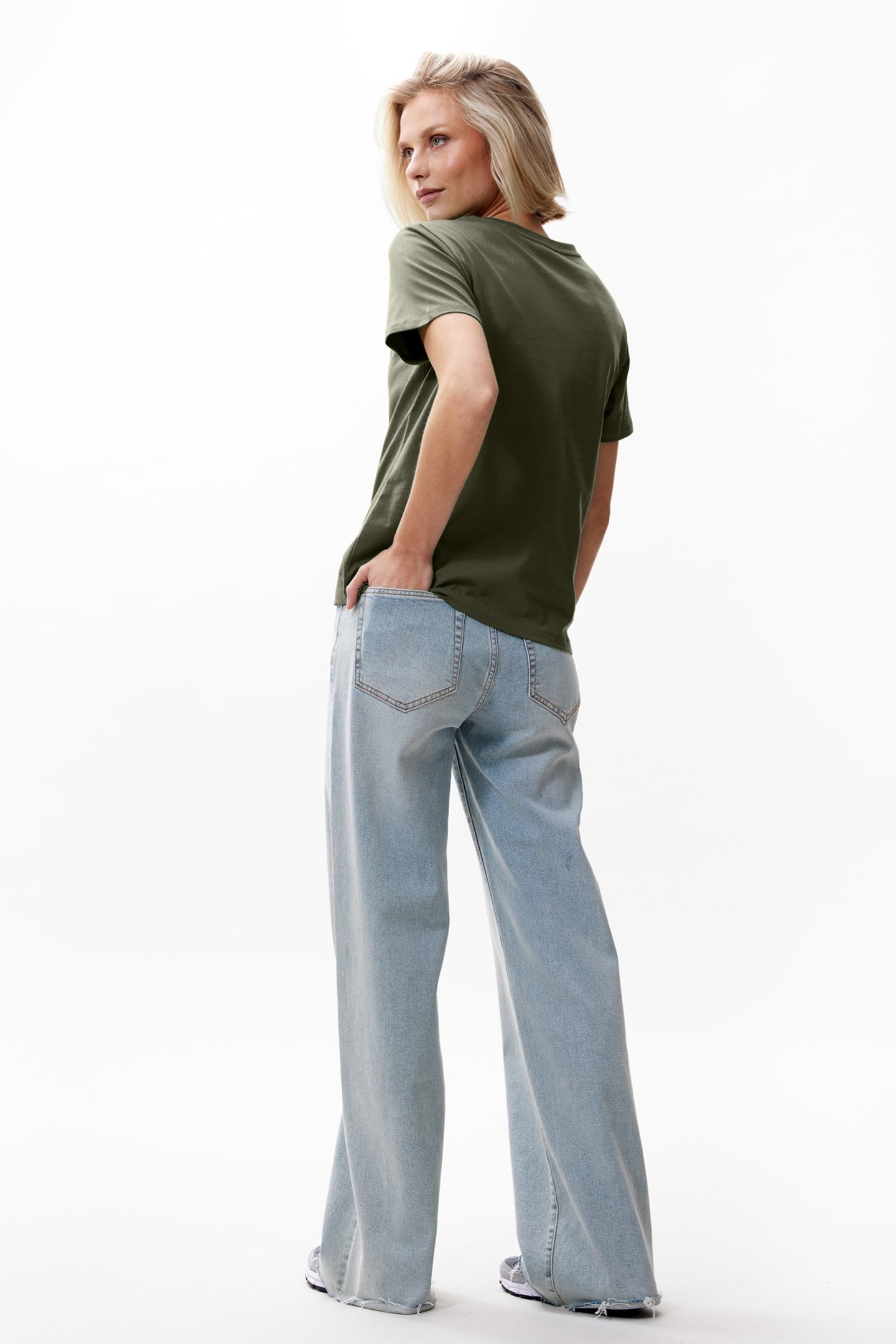 ALWAYS LATE TSHIRT KALAMATA 3