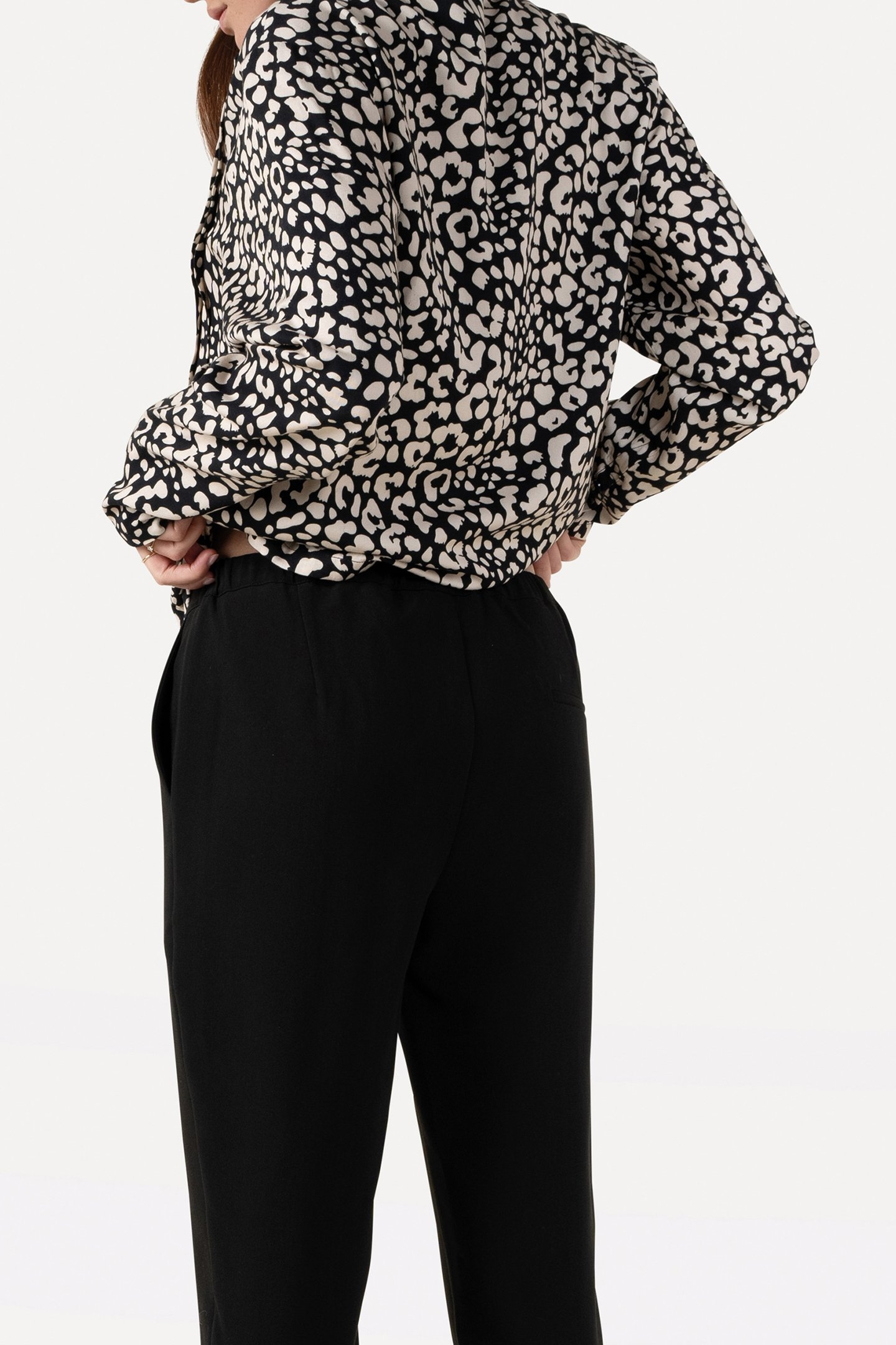 JUNE ANIMAL BLACK SHIRT LONG SLEEVE ANIMAL BLACK WHITE 2