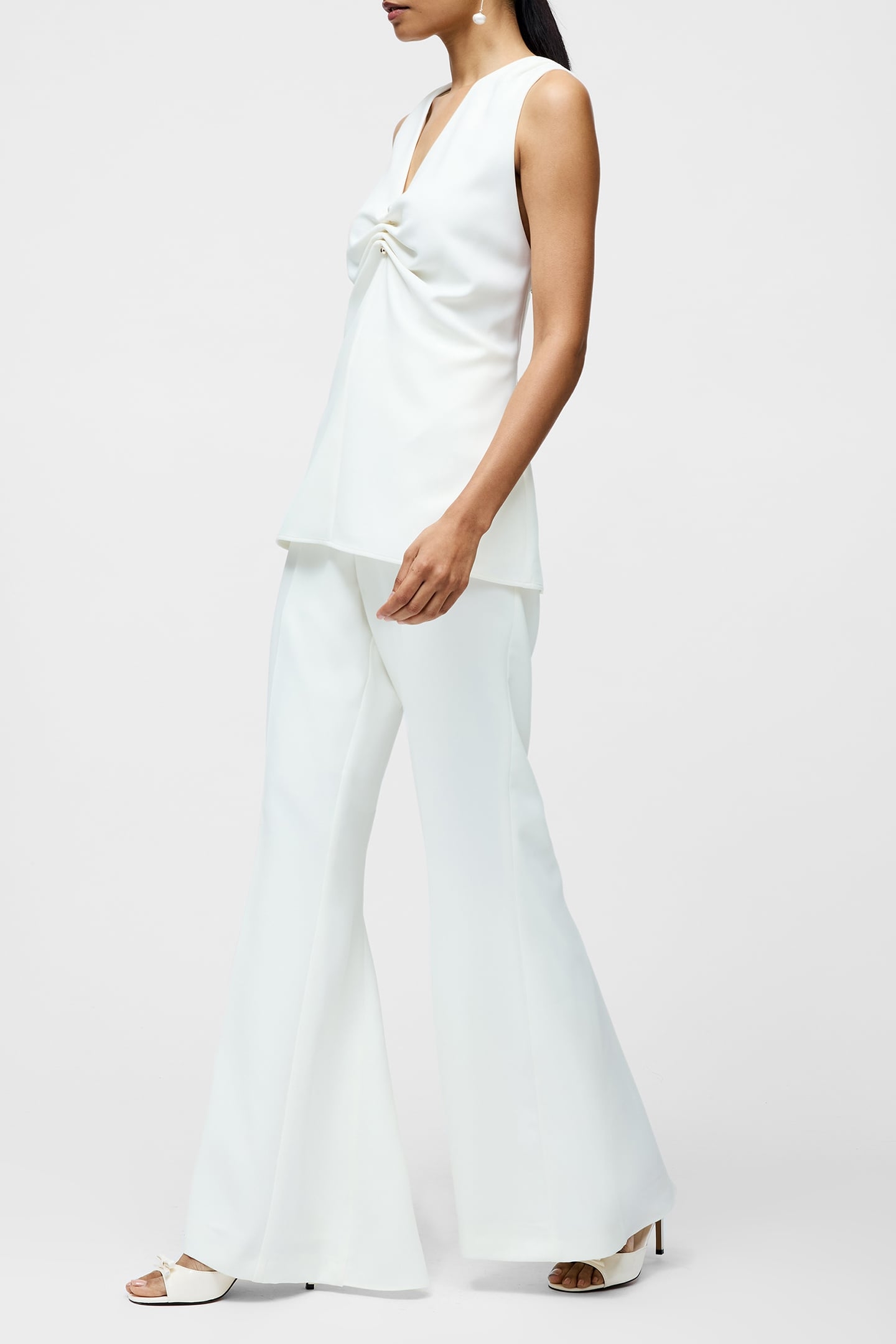 ARLETTE SLVLSS V NK TOP SUMMER WHITE 2