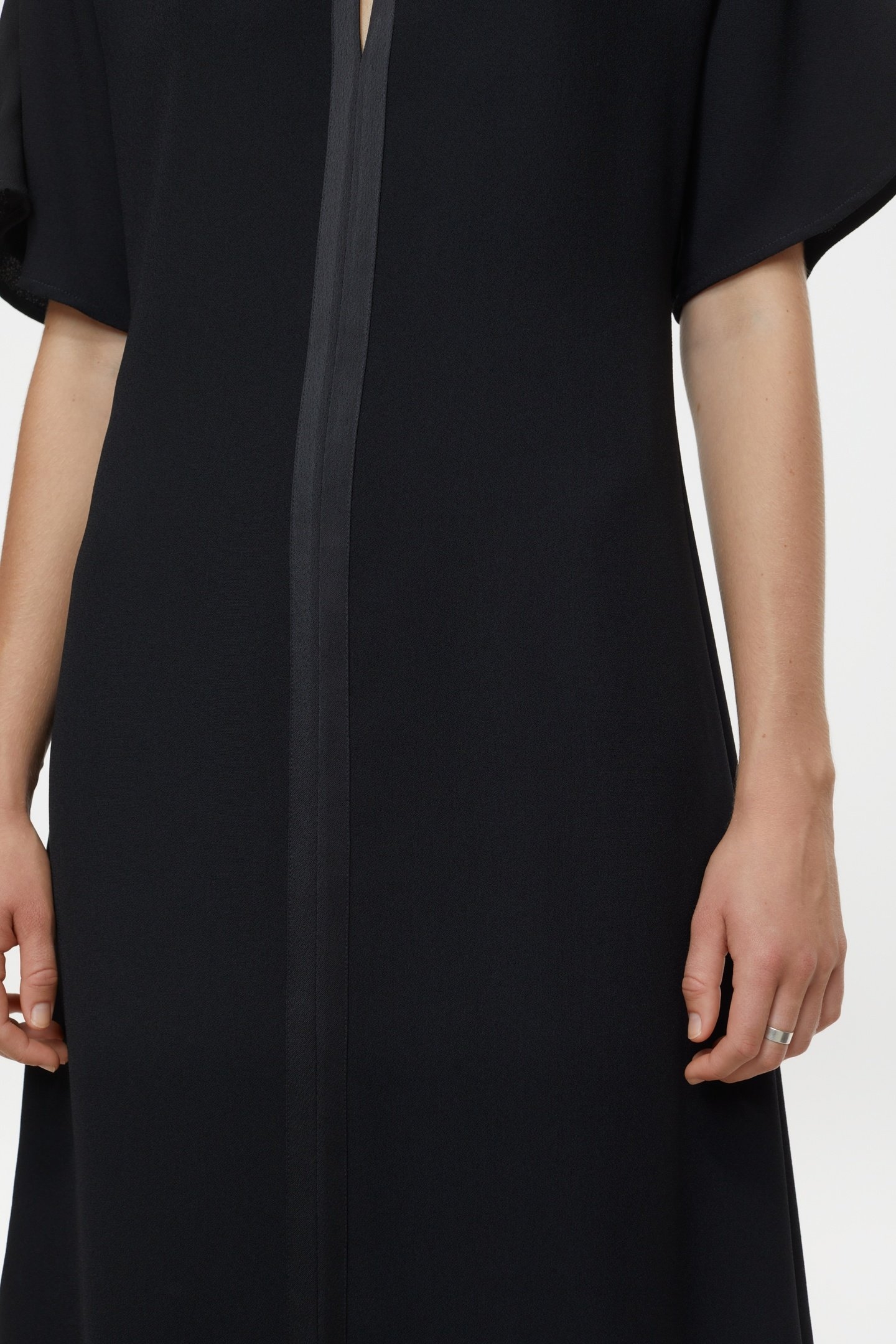 MIDI LENGTH SLEEVE DRESS BLACK 4