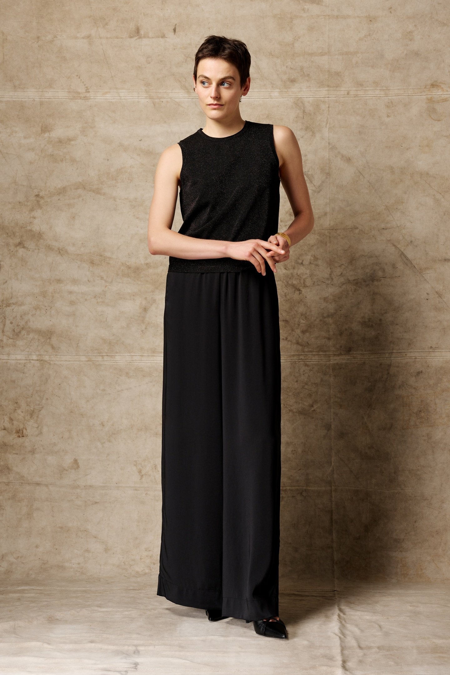 VISCOSE MIX SLEEVLESS TOP BLACK 4