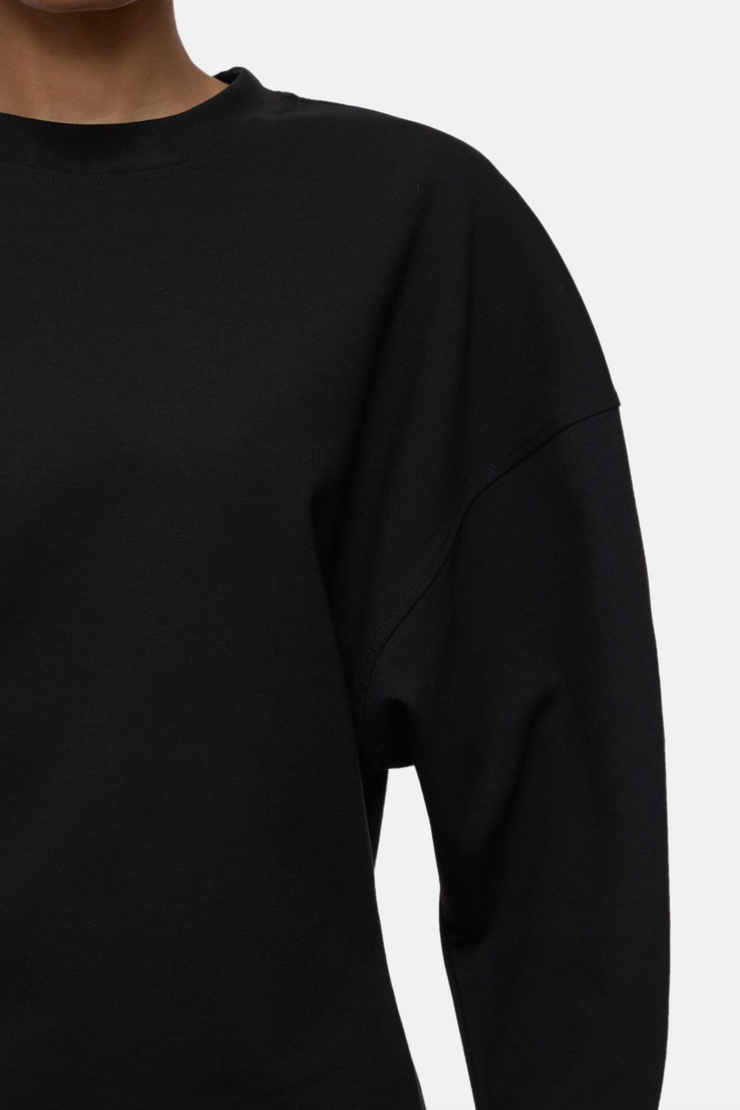CREW NECK LONGSLEEVE T-SHIRTS BLACK 4