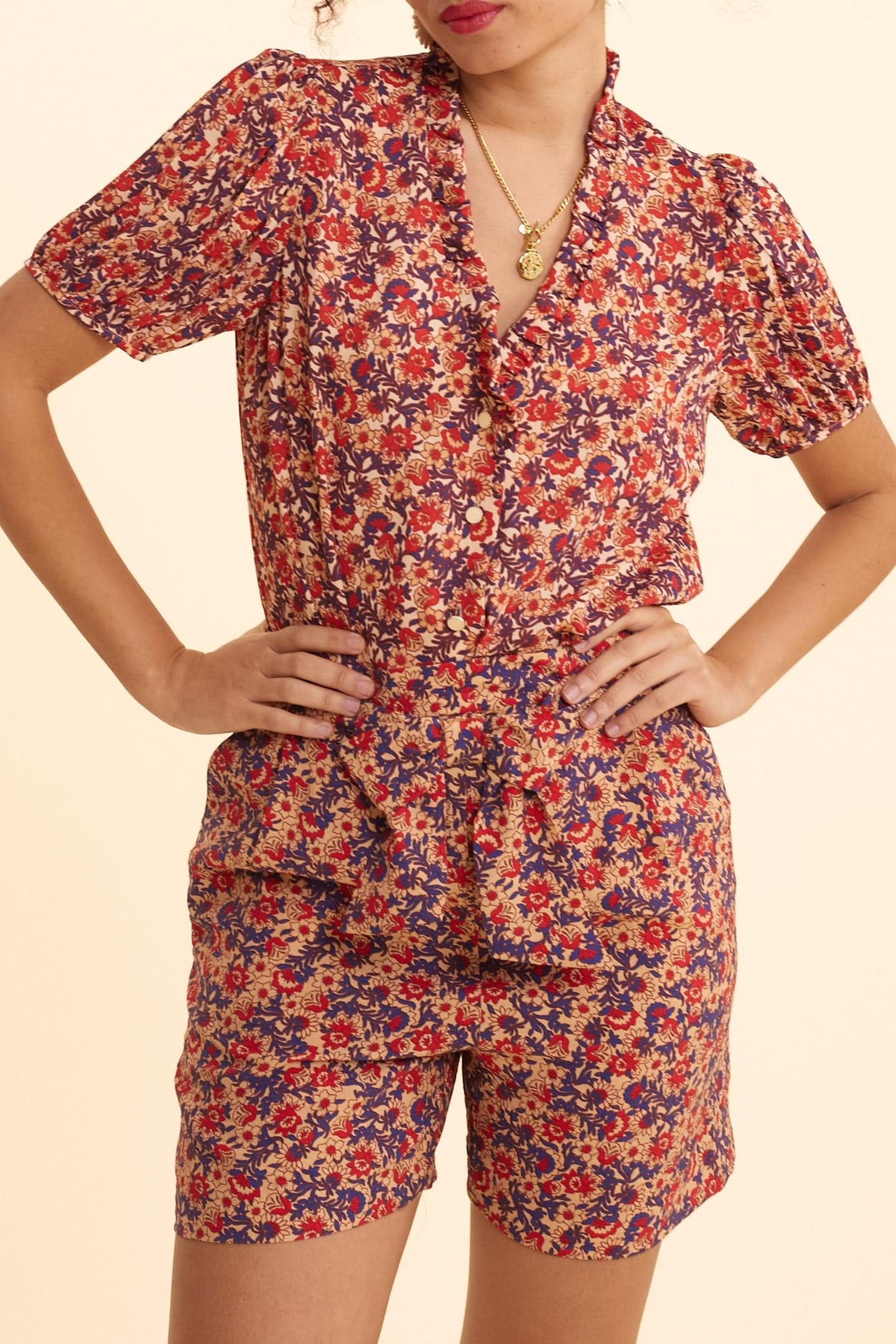 RED BELTED SHORTS WITH FLOWERY PRINT ECRU 1