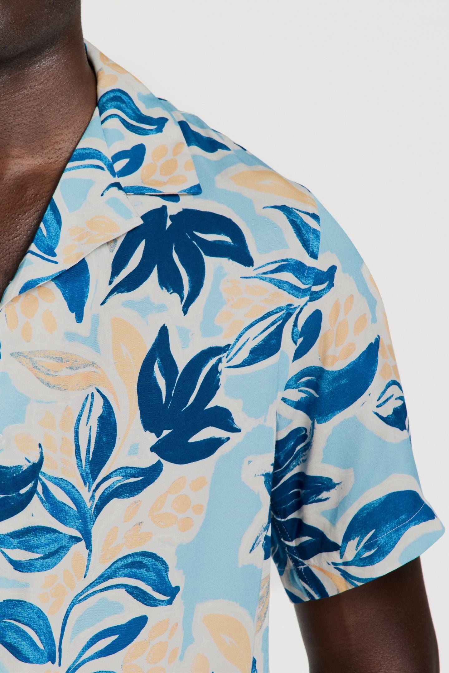 VIC SHORT SLEEVE SHIRT FLORAL LEAFS BLUE SKY FLORAL LEAFS 7