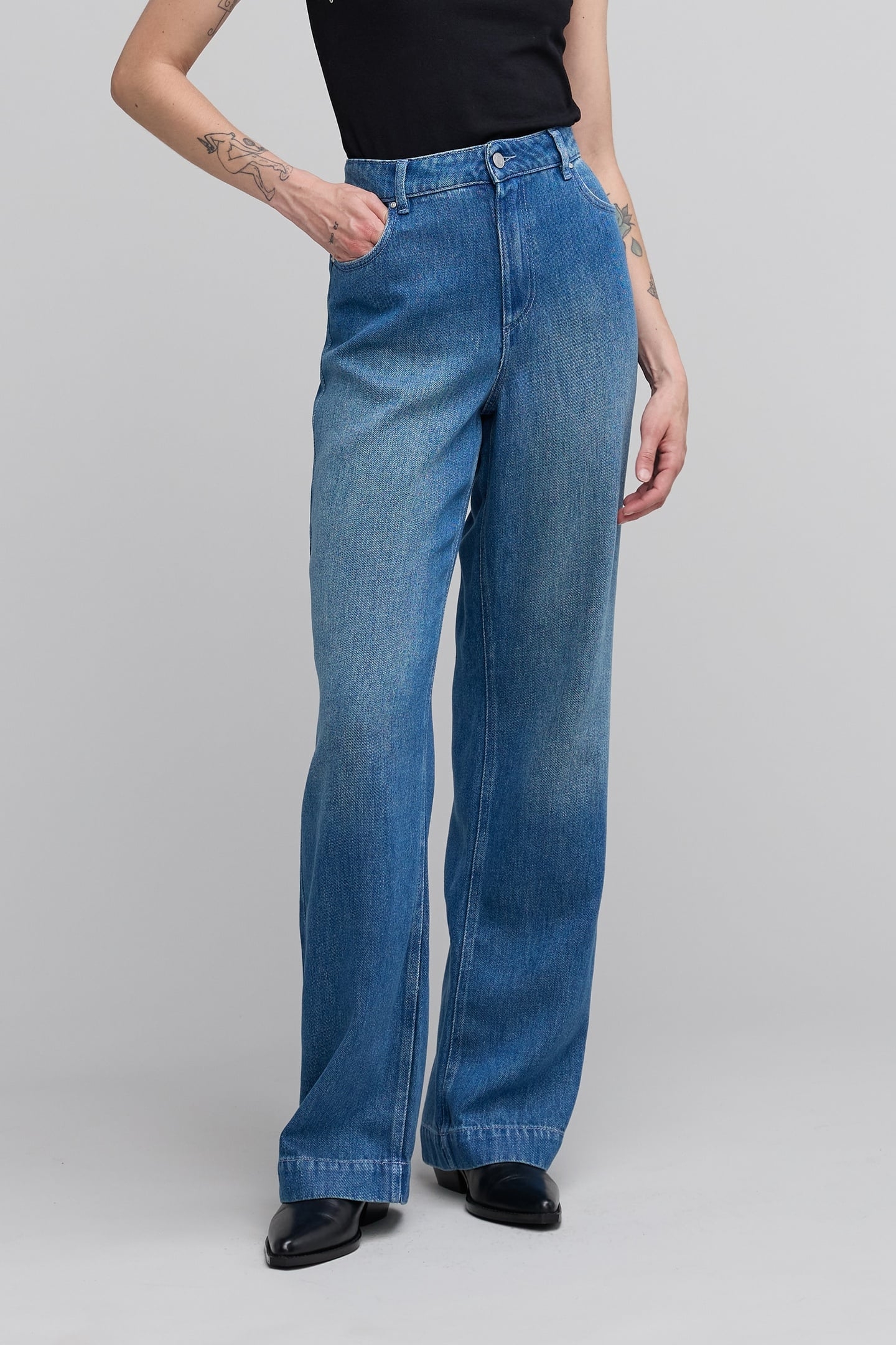 HIGH-WAISTED WIDE-LEG DENIM 2