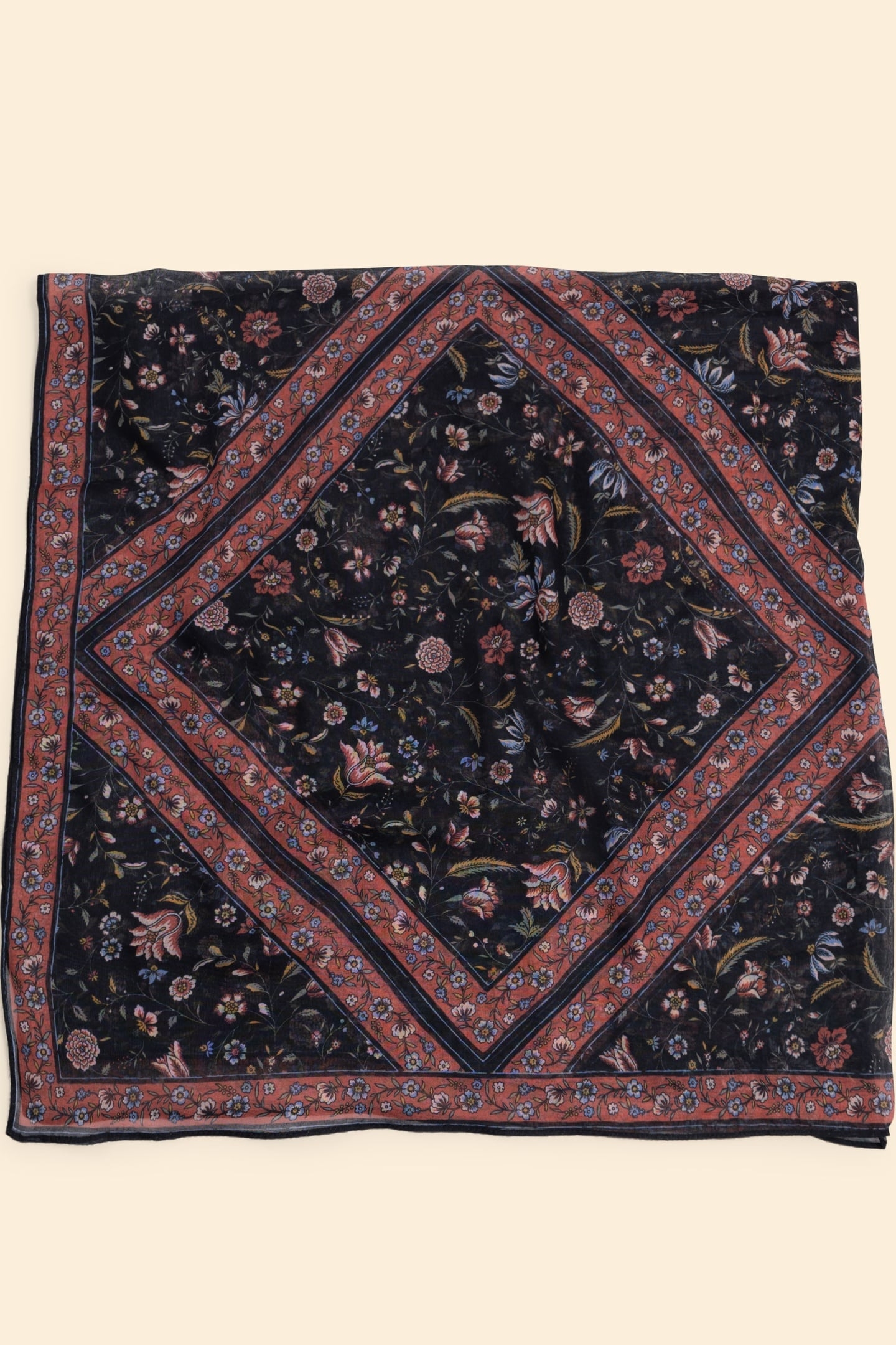 BLACK SCARF WITH FLOWER BOUQUET PRINT BLACK 2