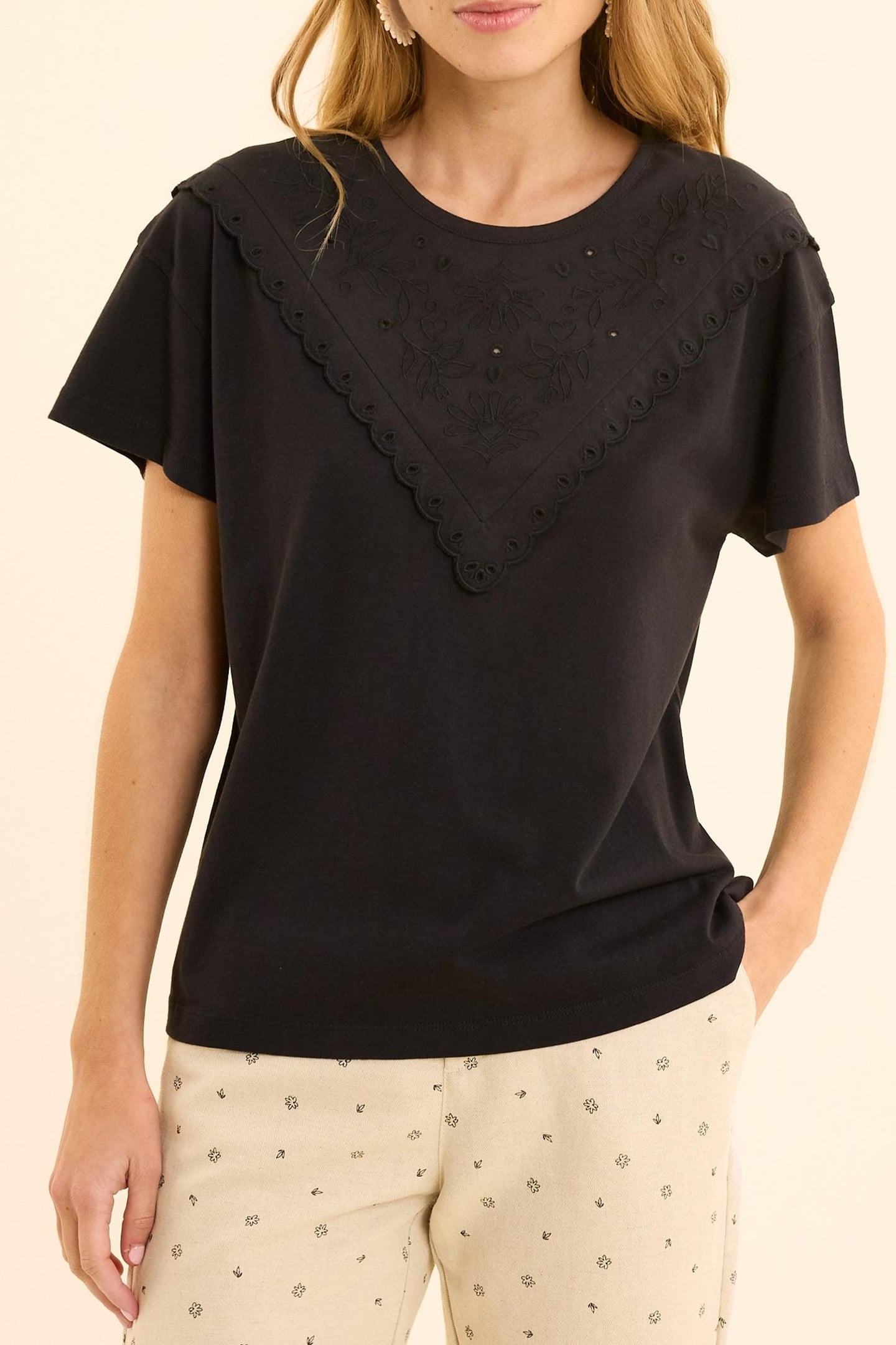 BLACK SHORT-SLEEVE T-SHIRT WITH EMBROIDERED BIB BLACK 2