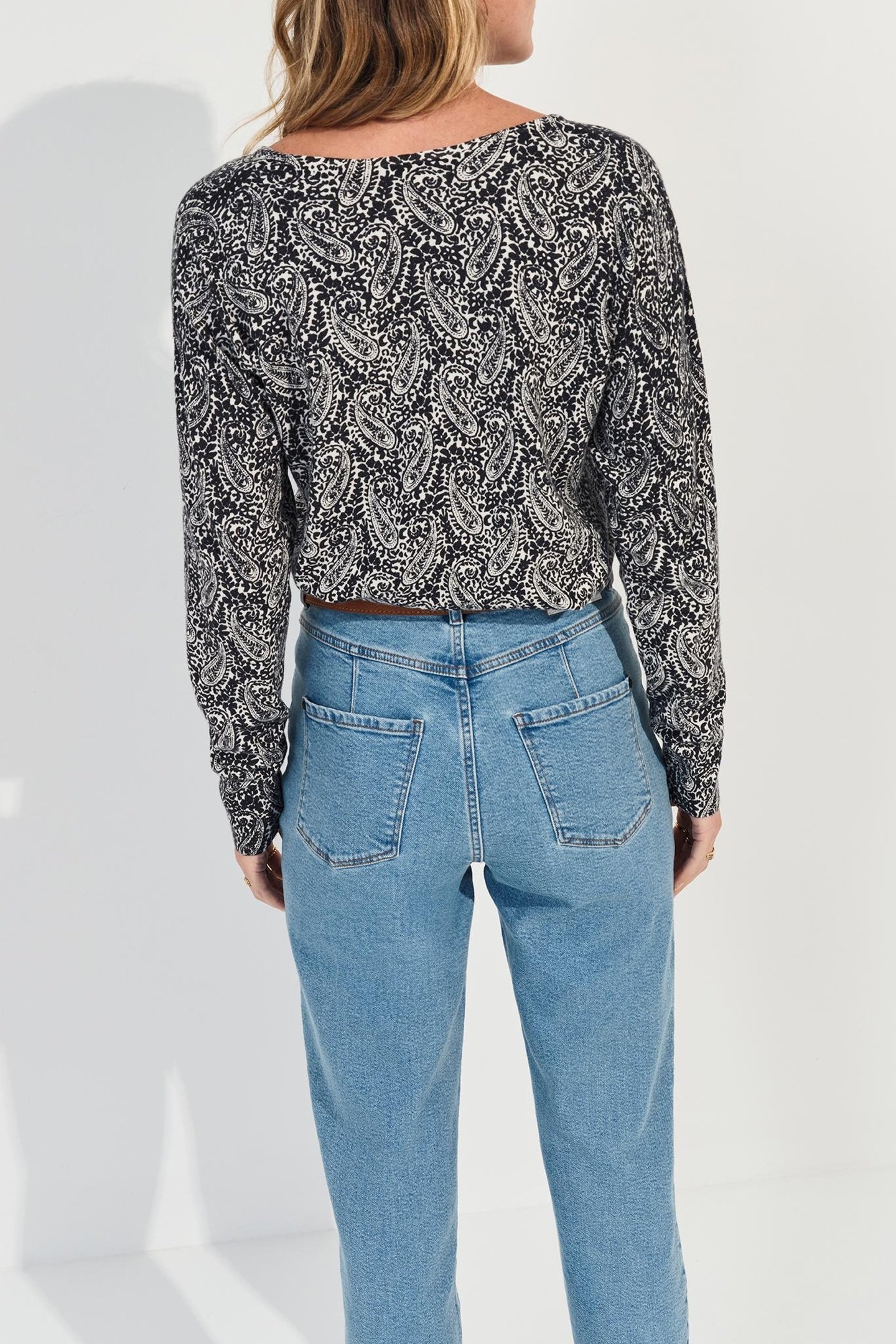 TOKAY - BLACK KNITTED SWEATER WITH NEO CASHMERE PATTERN 2