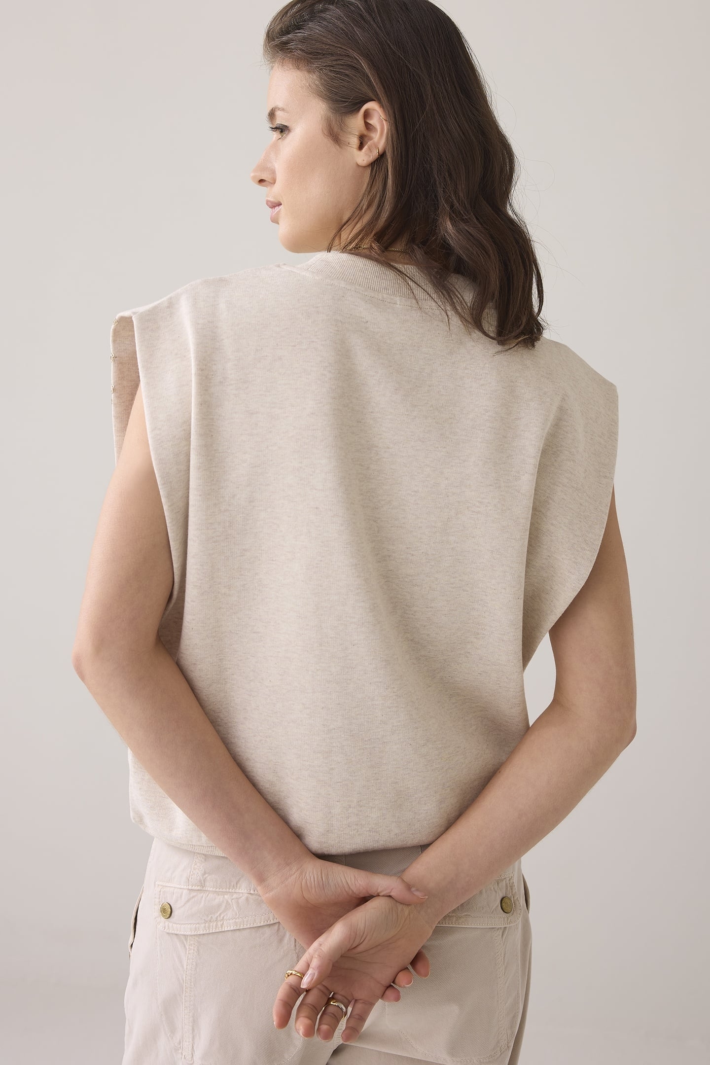 SLEEVELESS EMBELLISHED SWEATSHIRT PEBBLE BEIGE 3