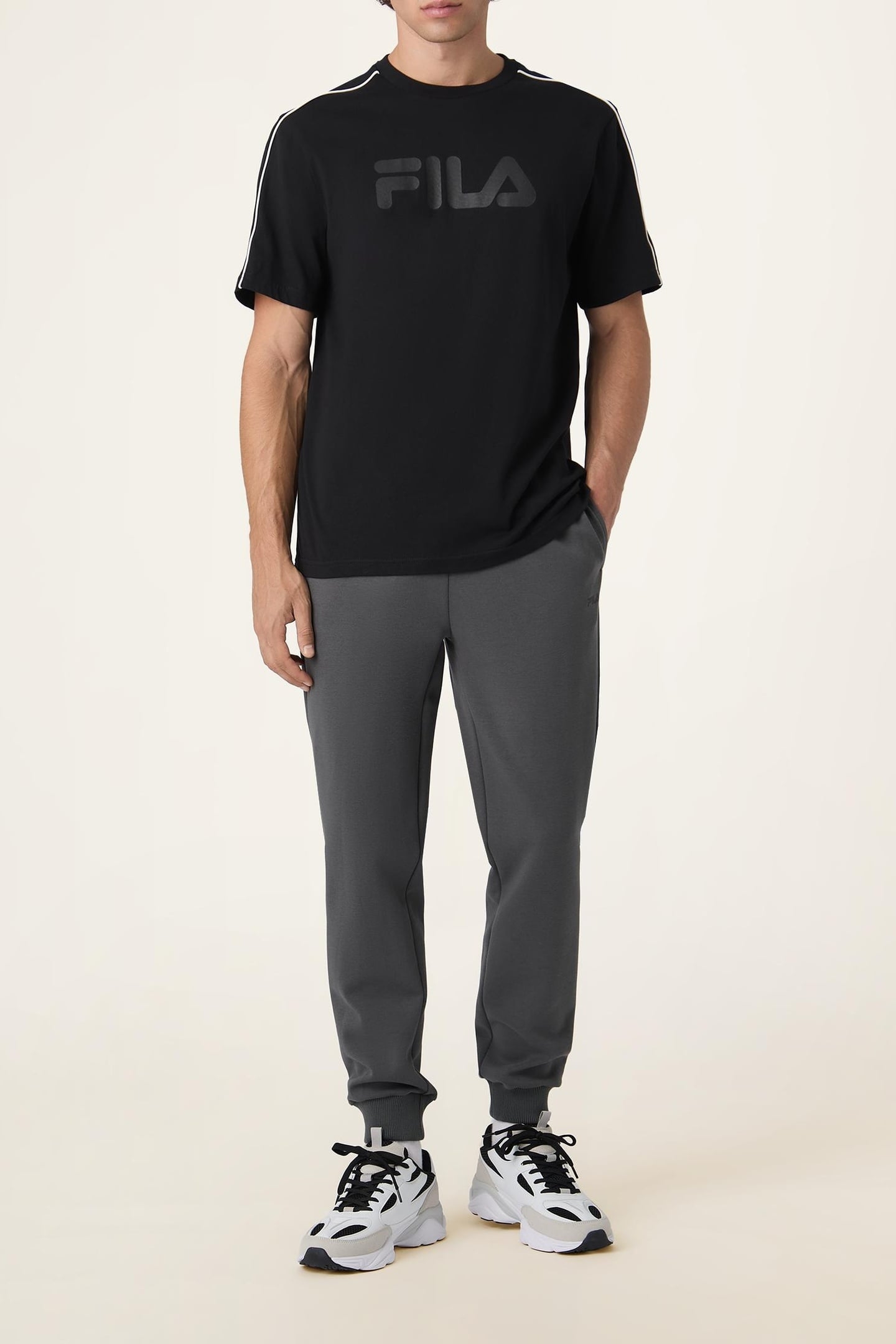 RIVOLI RELAXED LOGO T-SHIRT BLACK 2