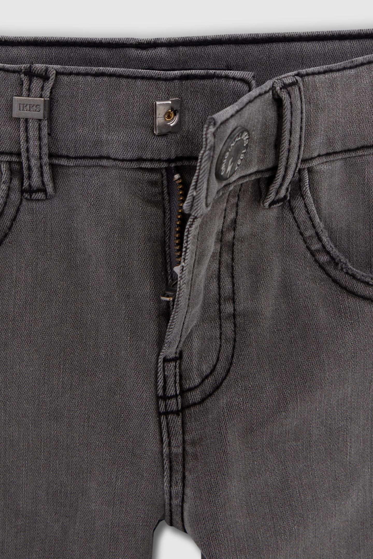 BOY’S GREY SLIM JEANS WITH BADGE AND JACRON LIGHTNING 8