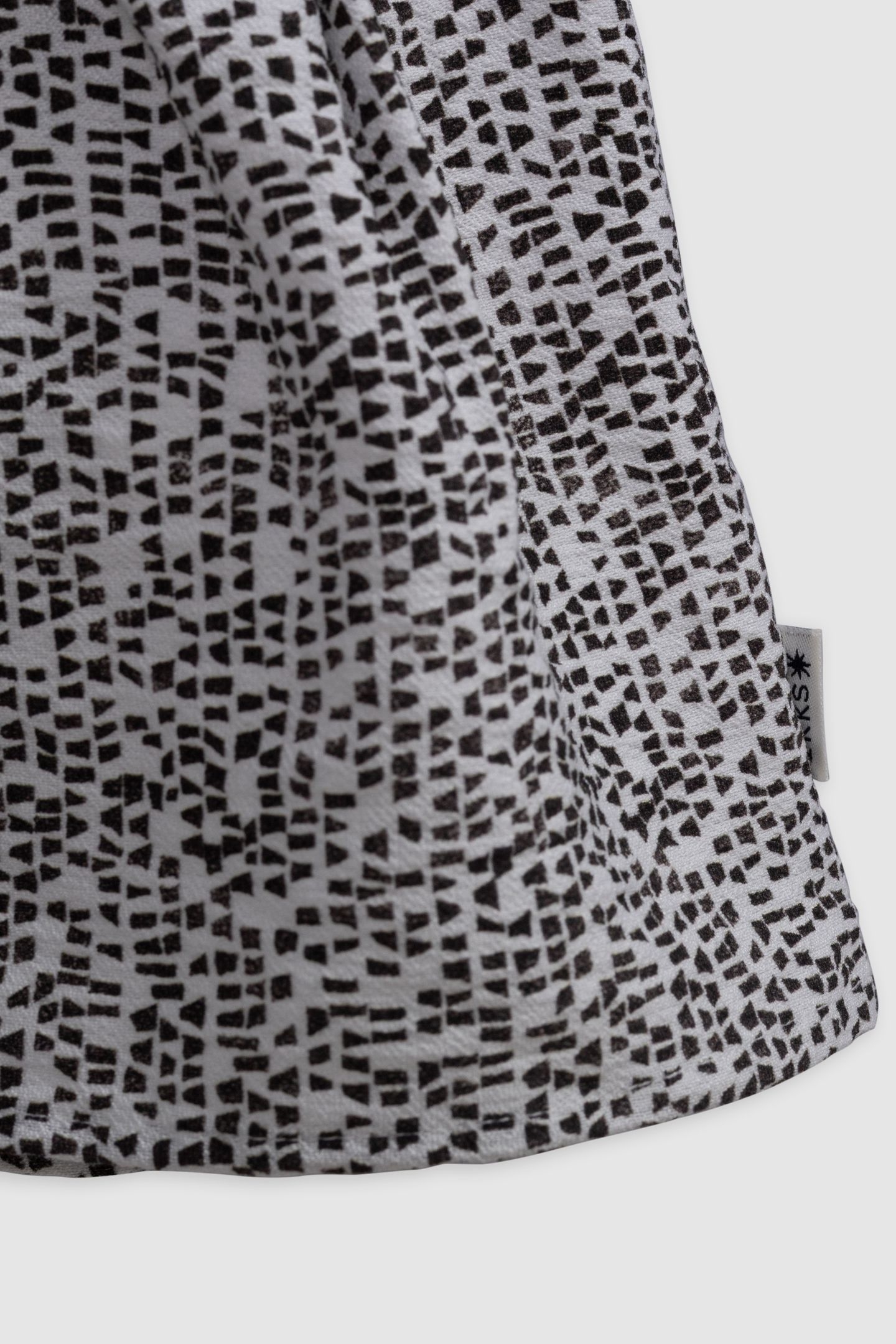 BLACK GRAPHIC PRINT MAXI DRESS 4