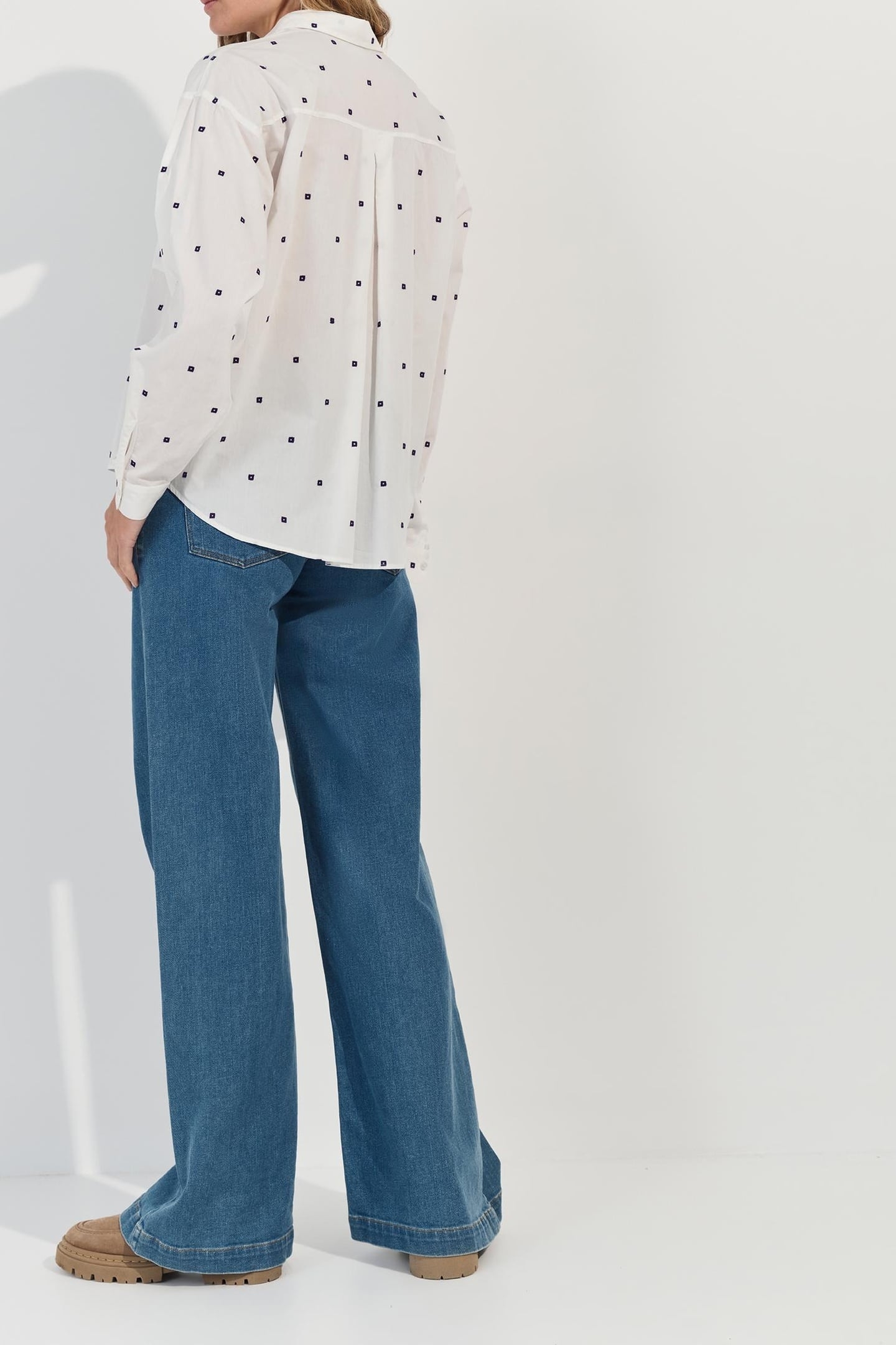 CELESTE - ECRU SHIRT WITH SMALL PURPLE SQUARE EMBROIDERY 4