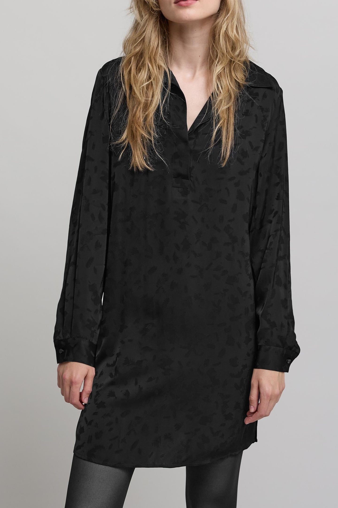 BLACK JACQUARD DRESS WITH ARTY EMBROIDERY MOTIF 2