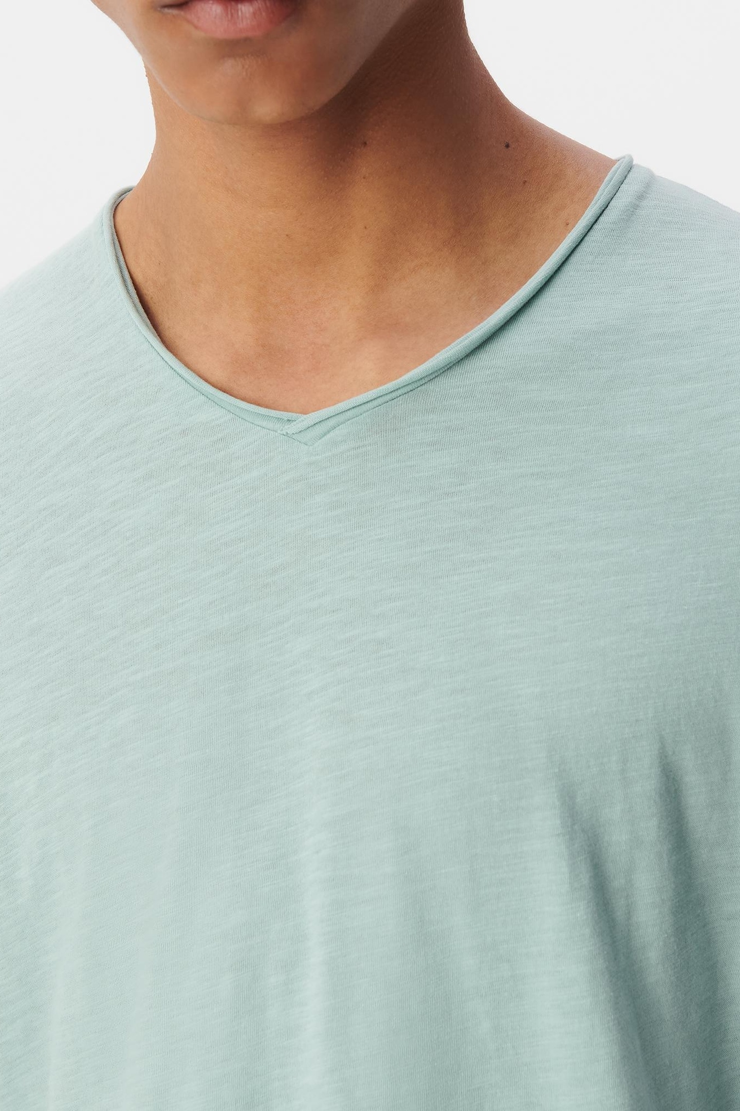 GREY BLUE ORGANIC COTTON ESSENTIAL V-NECK T-SHIRT 5