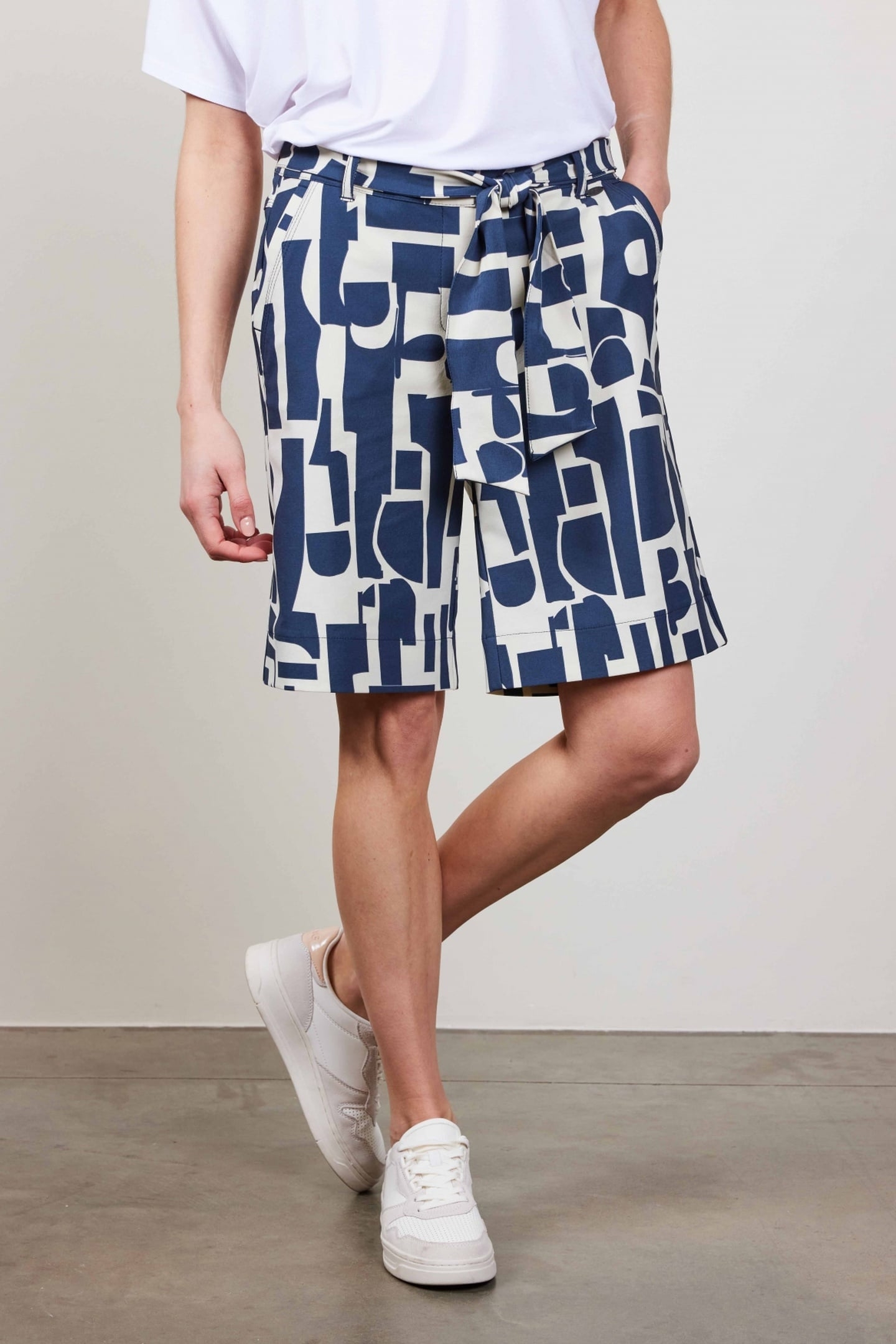 TRAVEL BERMUDA URBAN PRINT IN DARKBLUE WITH GALAXY PRINT 2