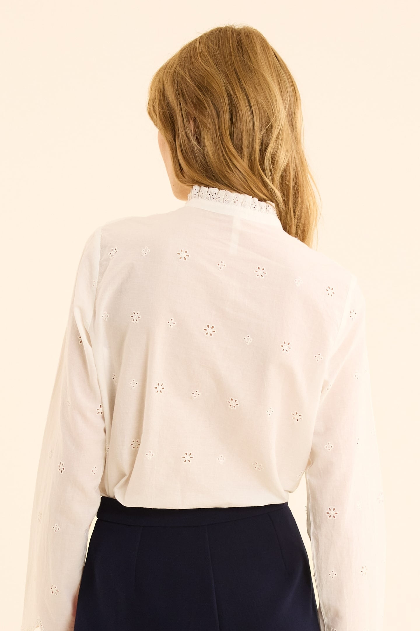 ECRU EYELET EMBROIDERY SHIRT, STITCHED COLLAR ECRU 2