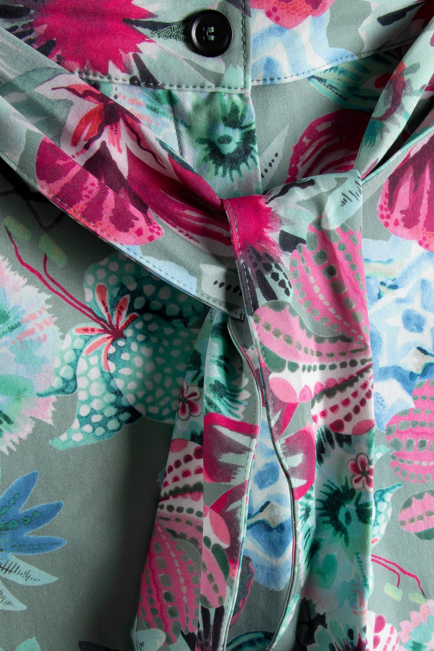 TRAVEL BERMUDA URBAN IN GRANITE GREEN WITH FLORAL MEDLEY PRI 4