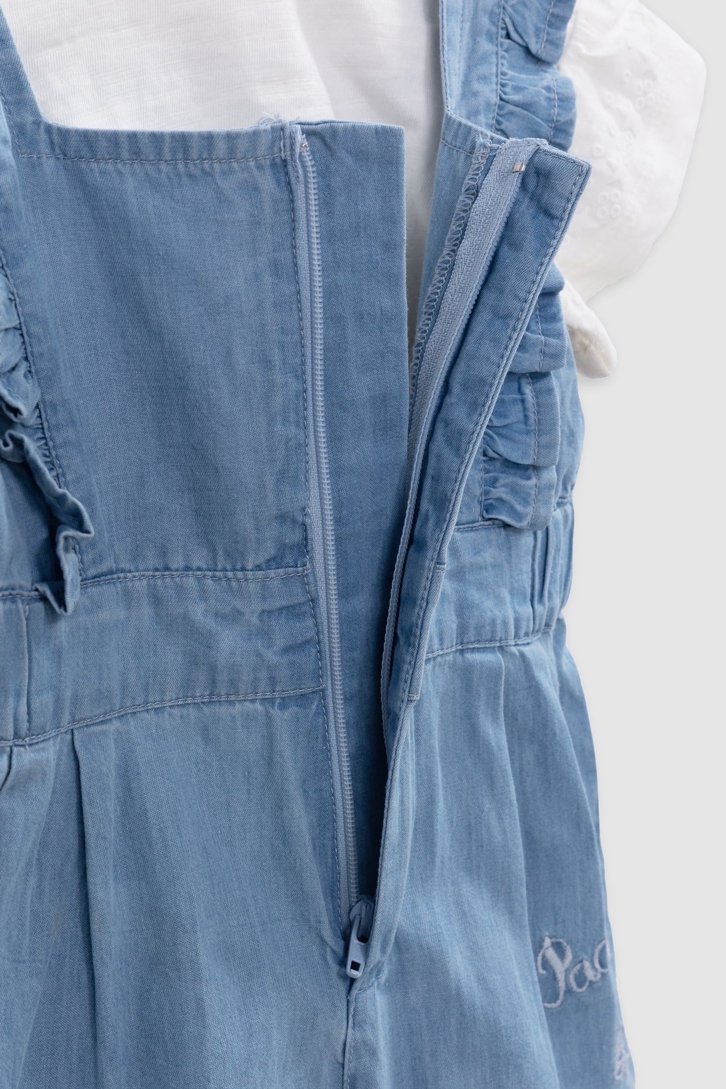 BLUE OVERALLS AND ECRU T-SHIRT SET 7