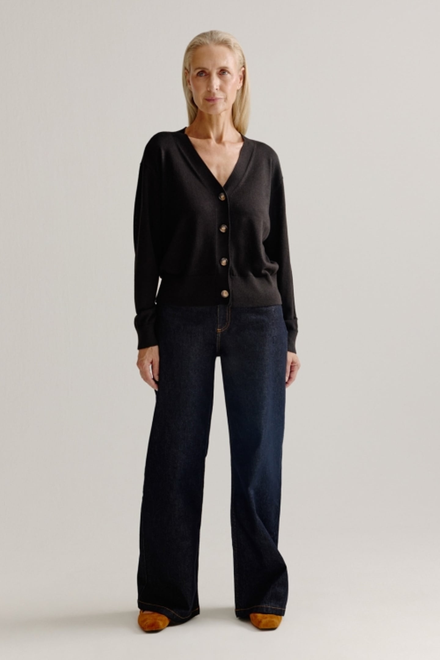 AUGUST CARDIGAN BLACK 2