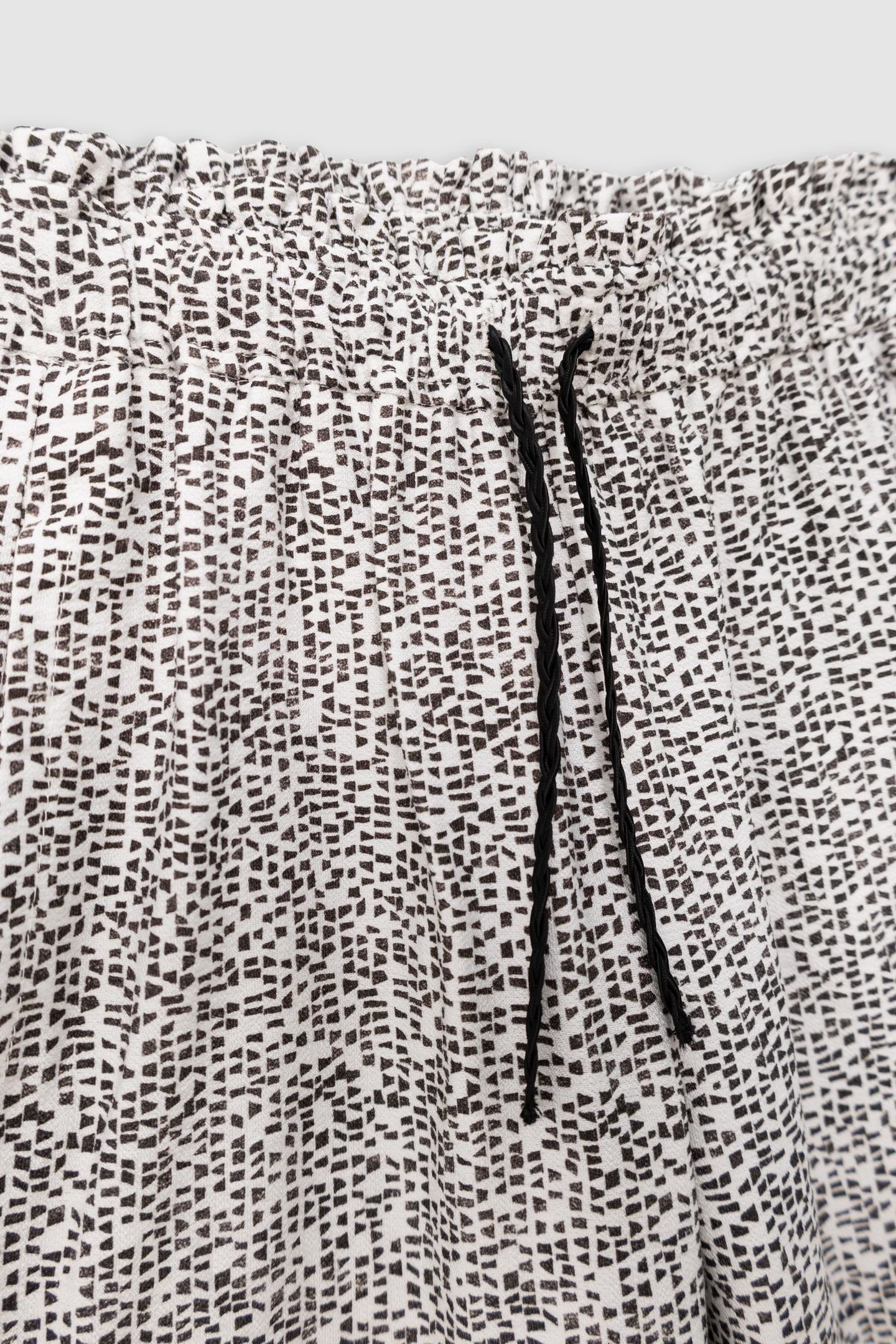 BLACK GRAPHIC PANTS 3