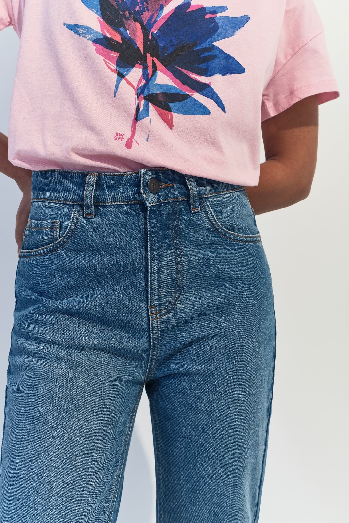 LE TAYLOR 7/8 BLUE SLOUCHY JEANS 6