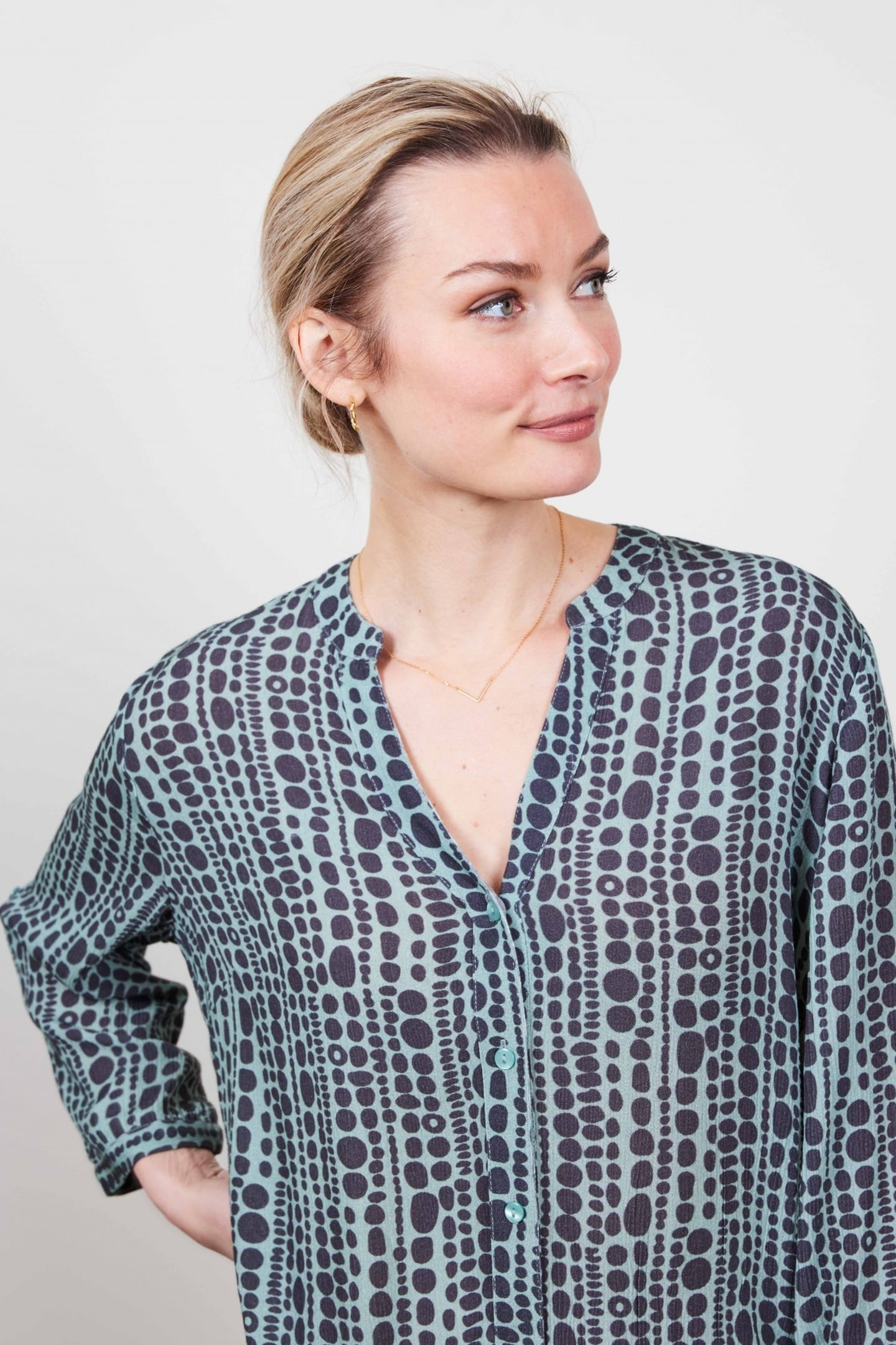 TUNIC CHILL IN GRANITE GREEN WITH DOTS IN A ROW PRINT 1