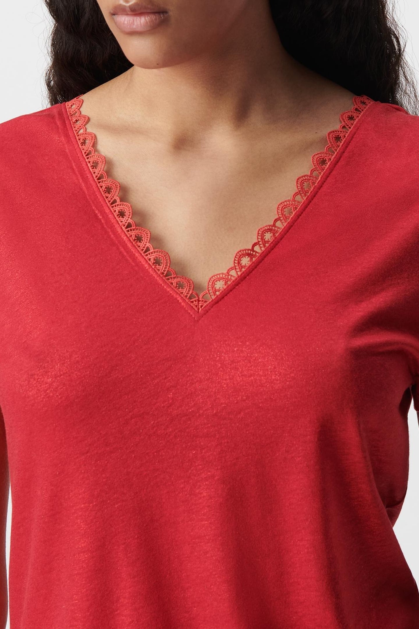 RED LACE T-SHIRT WITH V-NECK FRONT AND BACK 5