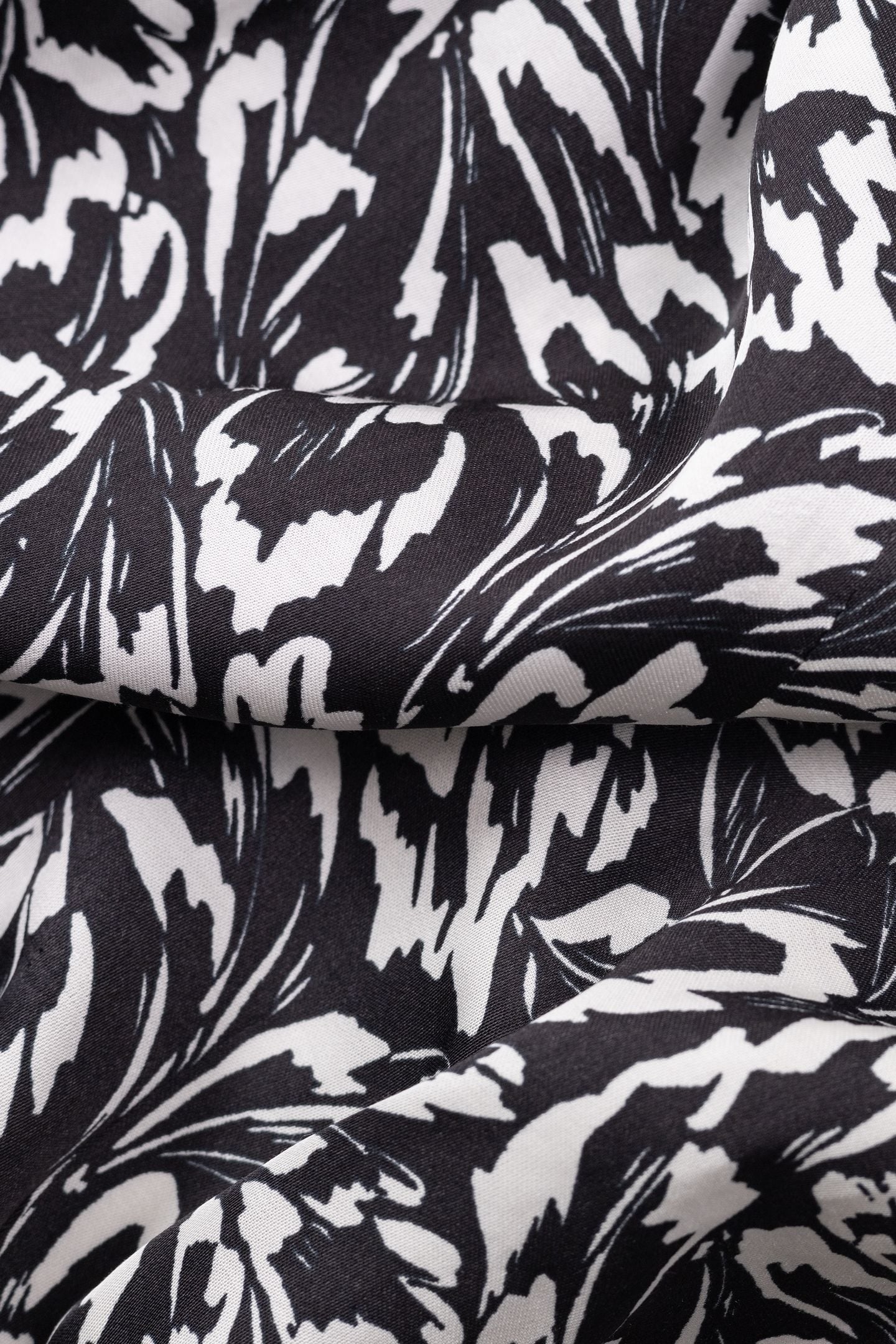 BLACK TOP LENZING™ ECOVERO™ MINIMAL FLOWER 6