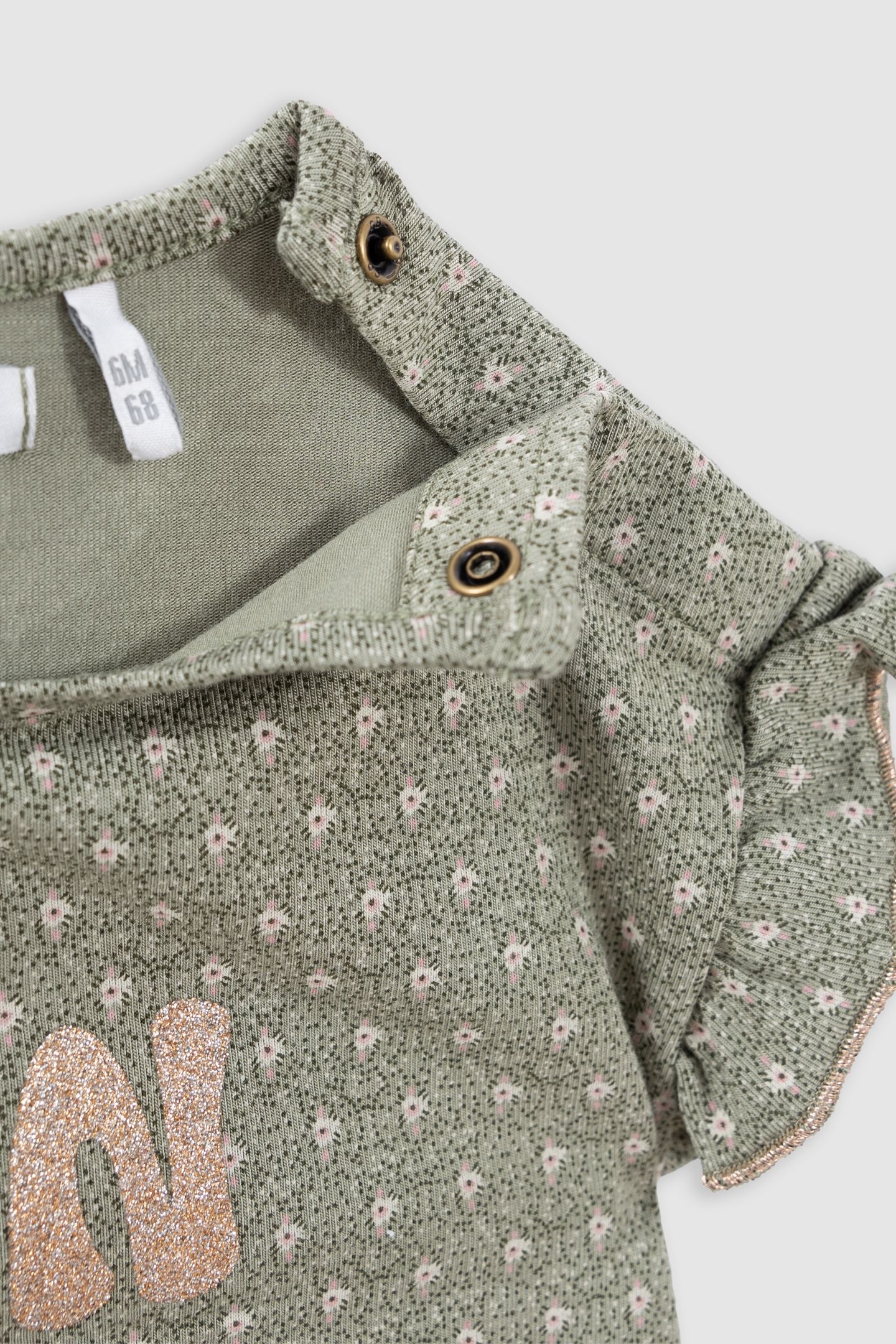 MINIMALIST GRAPHIC-PRINT KHAKI T-SHIRT 5