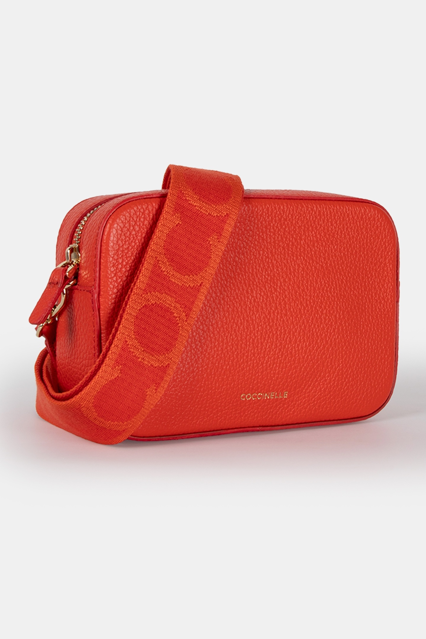 CAMERA CROSS BODY BAG IN PINK 3